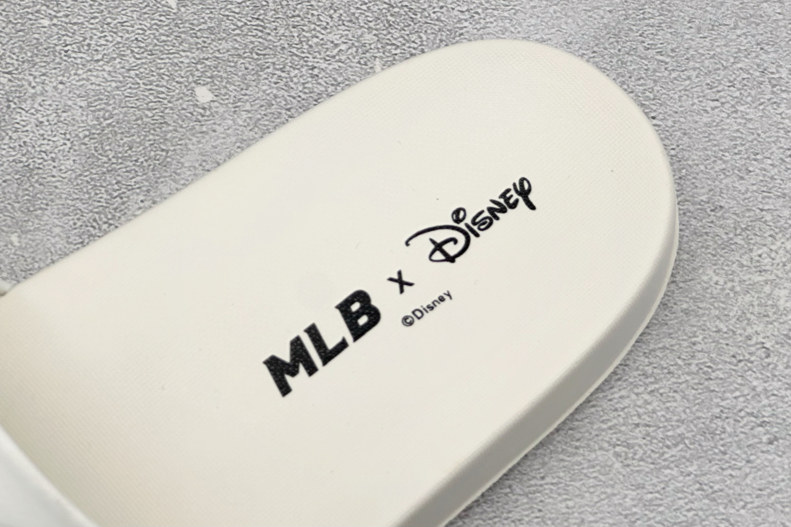 XB版MLB MOUND MICKEY 百搭舒适休闲防滑防磨一字拖鞋 货号：32SHHK011 尺码：36-45 