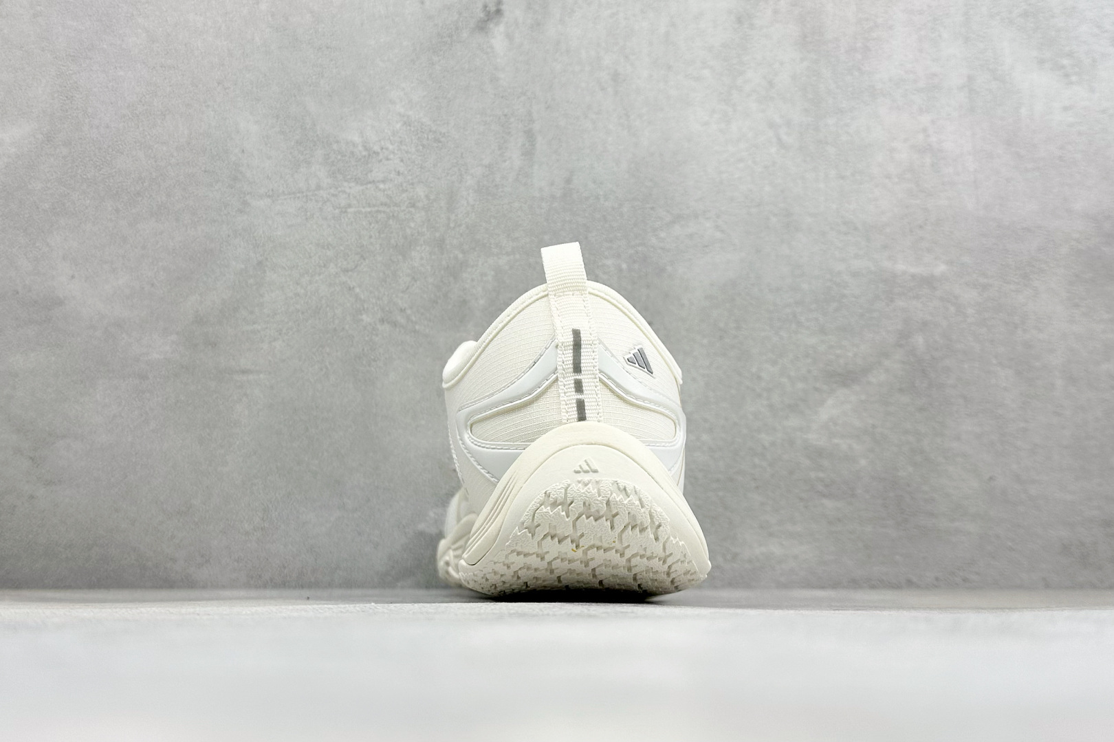 AD GROUNDFLOW 机能薄底运动生活休闲鞋 货号：KH7970 尺码：36-45 