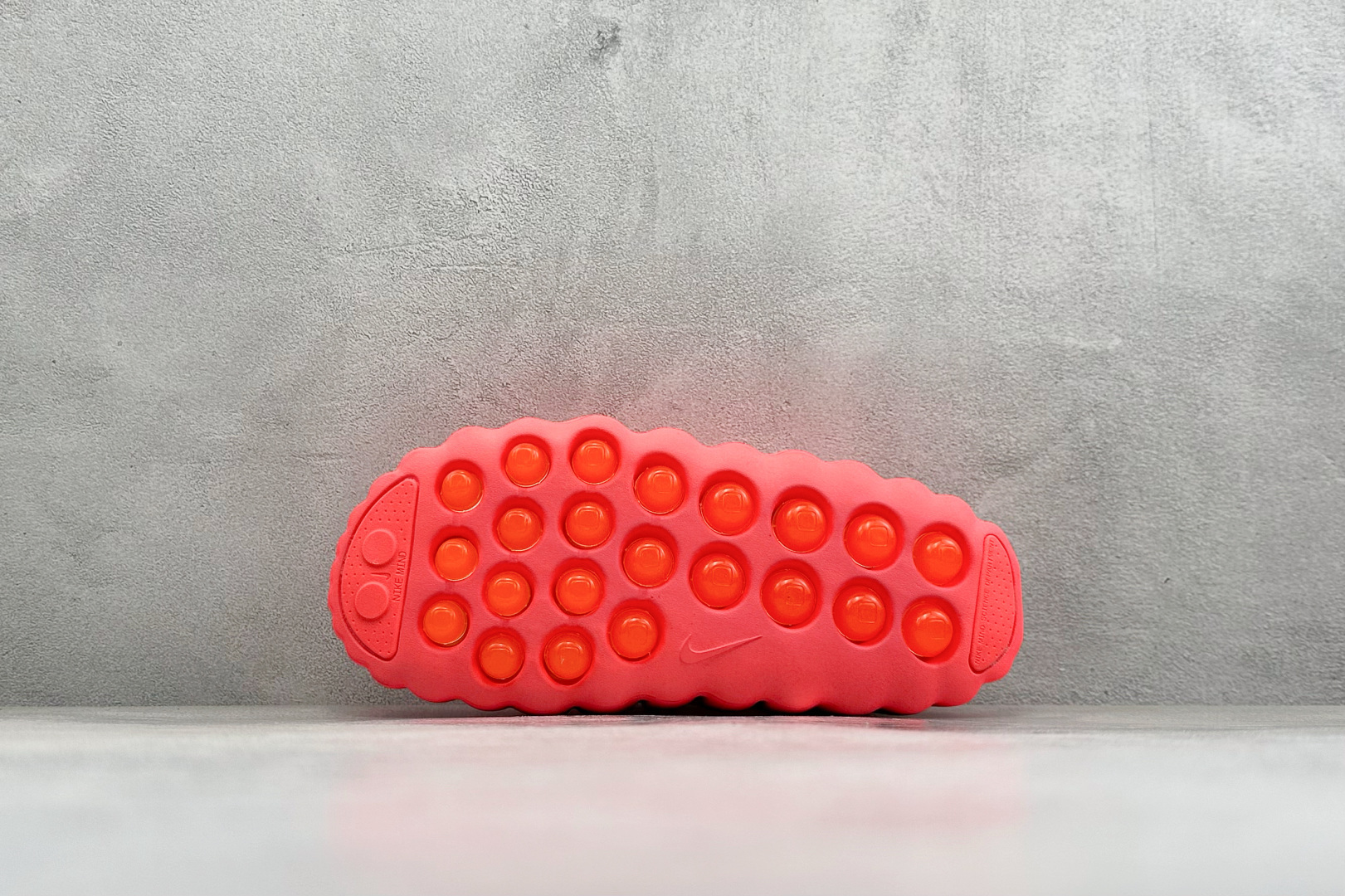 Nike Mind 001 神经科学足底按摩拖鞋 #全新热门款 从神经科学中汲取灵感 鞋面采用穿孔透气织物材质 鞋底22