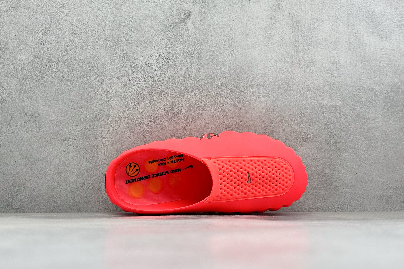 Nike Mind 001 神经科学足底按摩拖鞋 #全新热门款 从神经科学中汲取灵感 鞋面采用穿孔透气织物材质 鞋底22