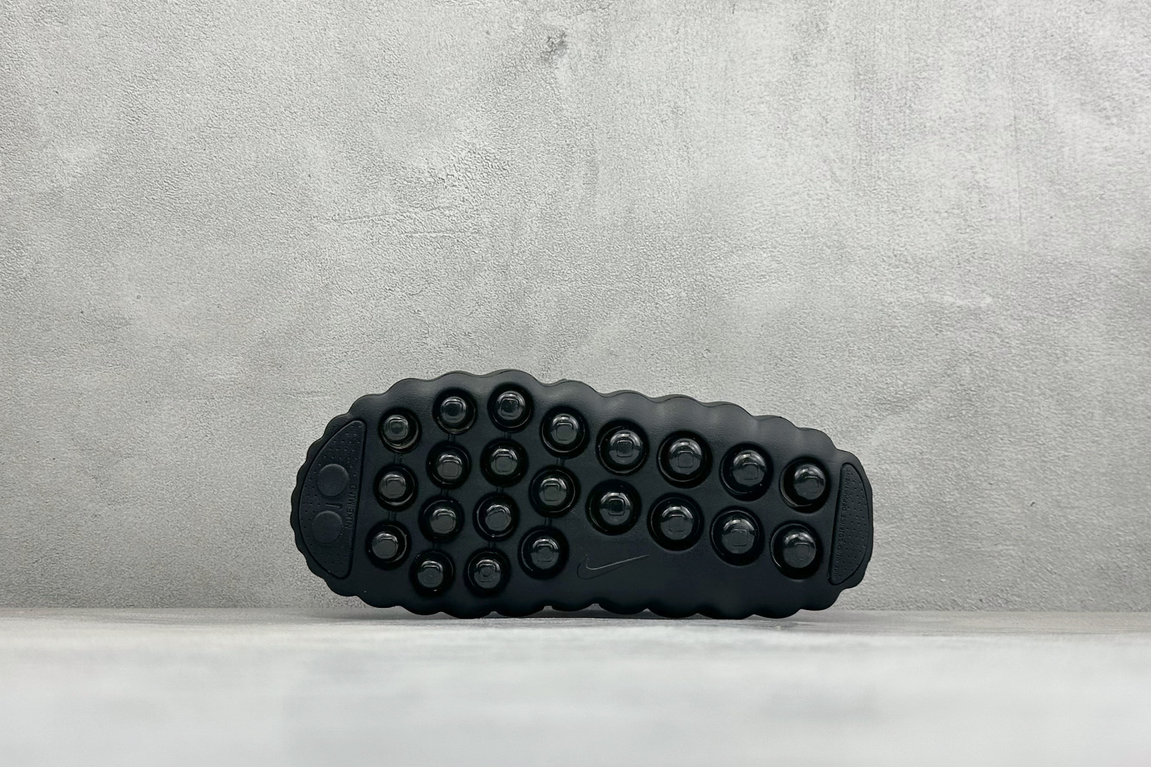 Nike Mind 001 神经科学足底按摩拖鞋 #全新热门款 从神经科学中汲取灵感 鞋面采用穿孔透气织物材质 鞋底22