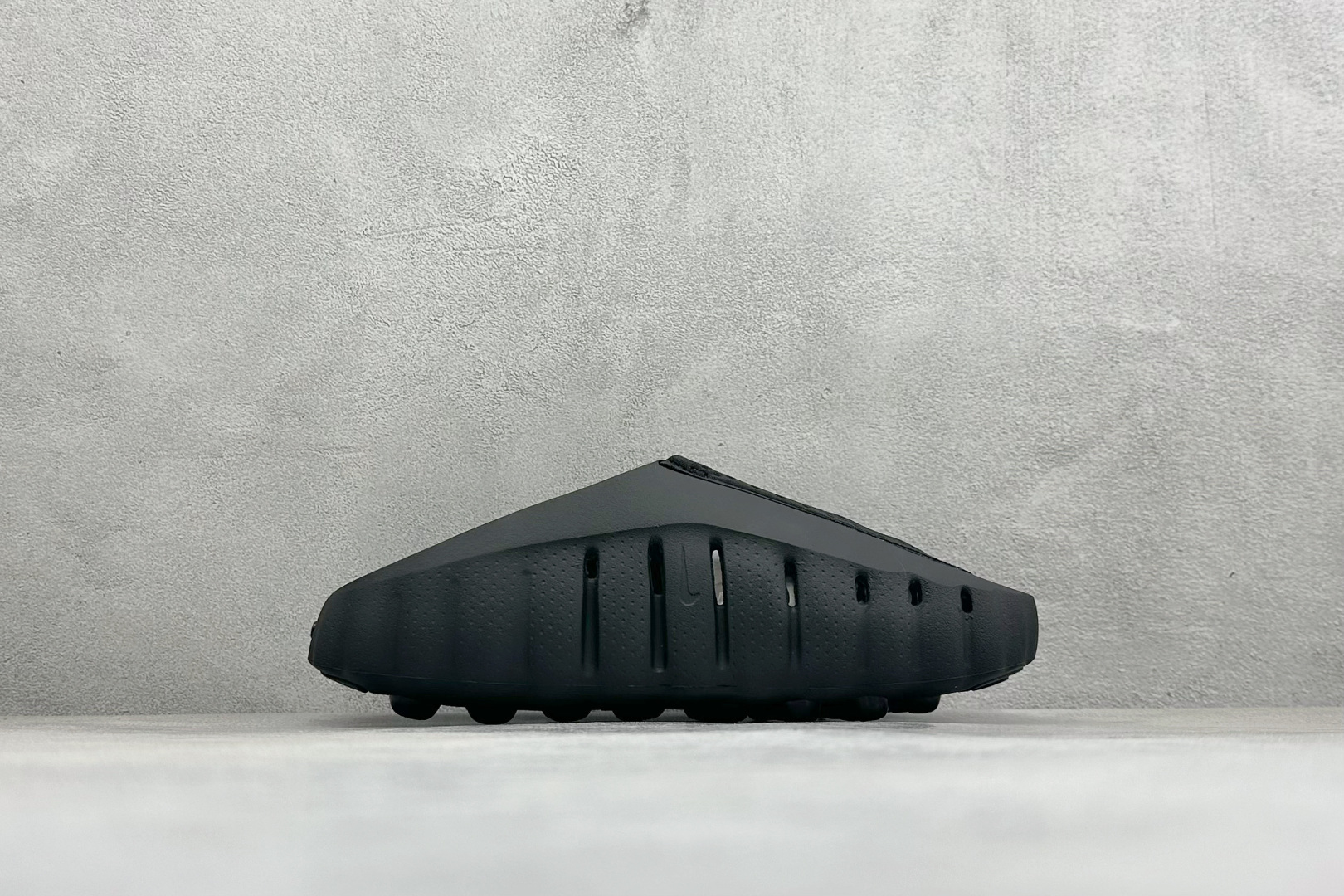 Nike Mind 001 神经科学足底按摩拖鞋 #全新热门款 从神经科学中汲取灵感 鞋面采用穿孔透气织物材质 鞋底22