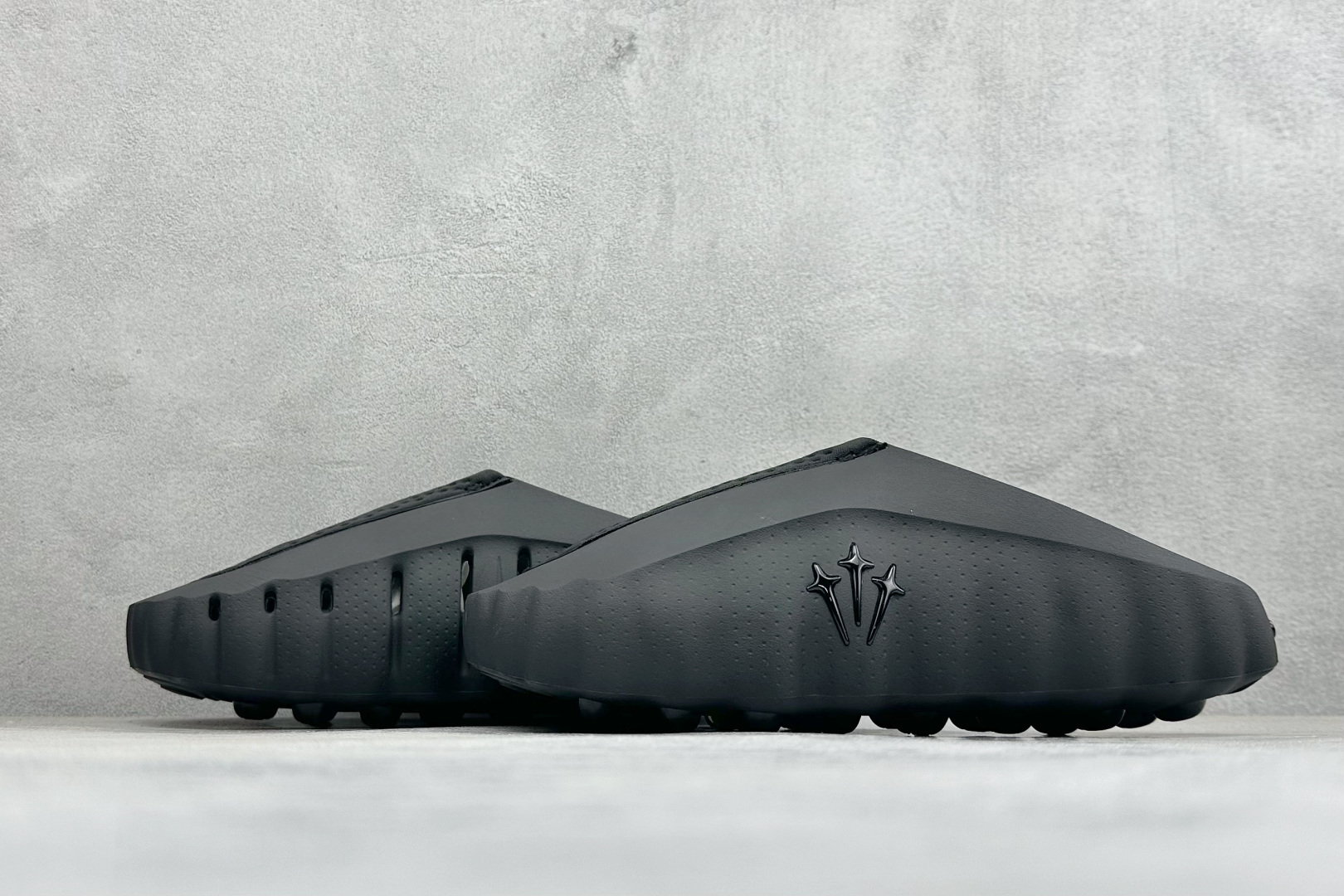 Nike Mind 001 神经科学足底按摩拖鞋 #全新热门款 从神经科学中汲取灵感 鞋面采用穿孔透气织物材质 鞋底22