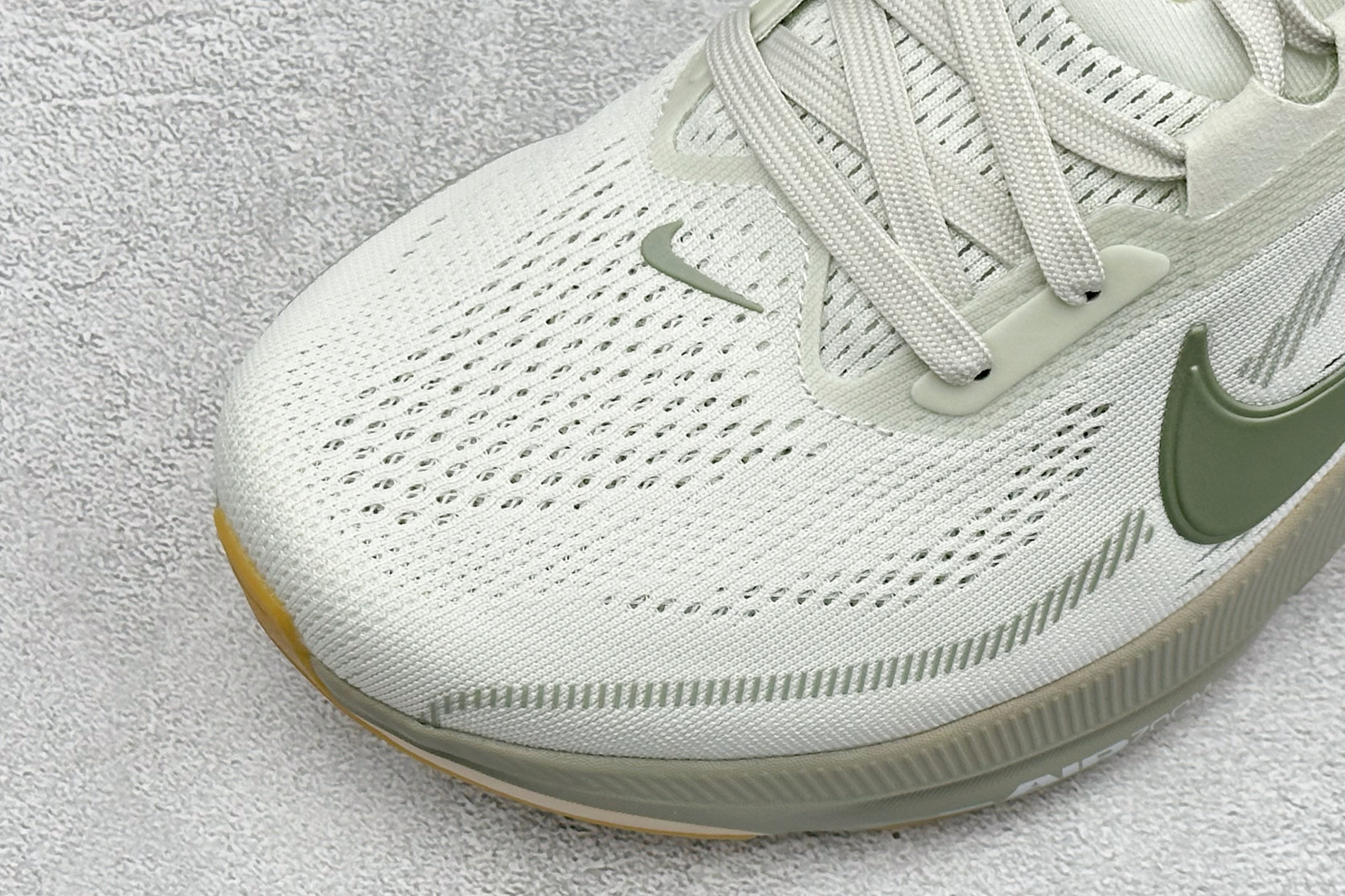 Nike Air Zoom Pegasus 42 耐克网面透气轻便耐磨跑鞋 货号：IB1873-020 尺码：39-48