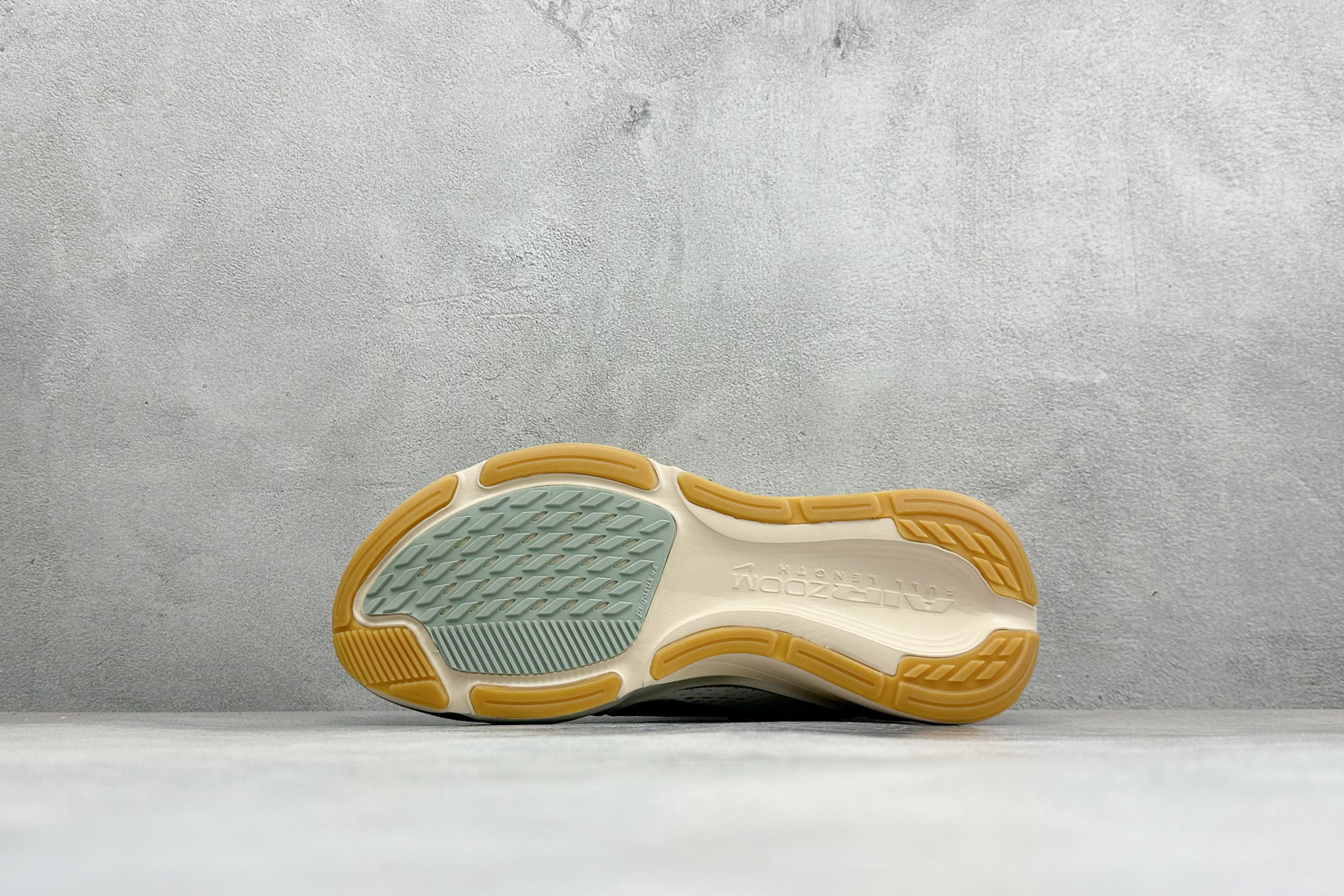 Nike Air Zoom Pegasus 42 耐克网面透气轻便耐磨跑鞋 货号：IB1873-020 尺码：39-48