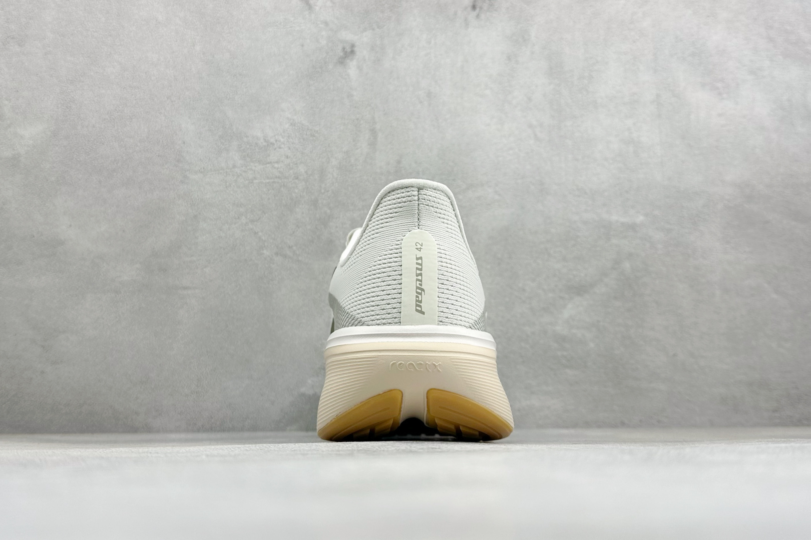 Nike Air Zoom Pegasus 42 耐克网面透气轻便耐磨跑鞋 货号：IB1873-020 尺码：39-48