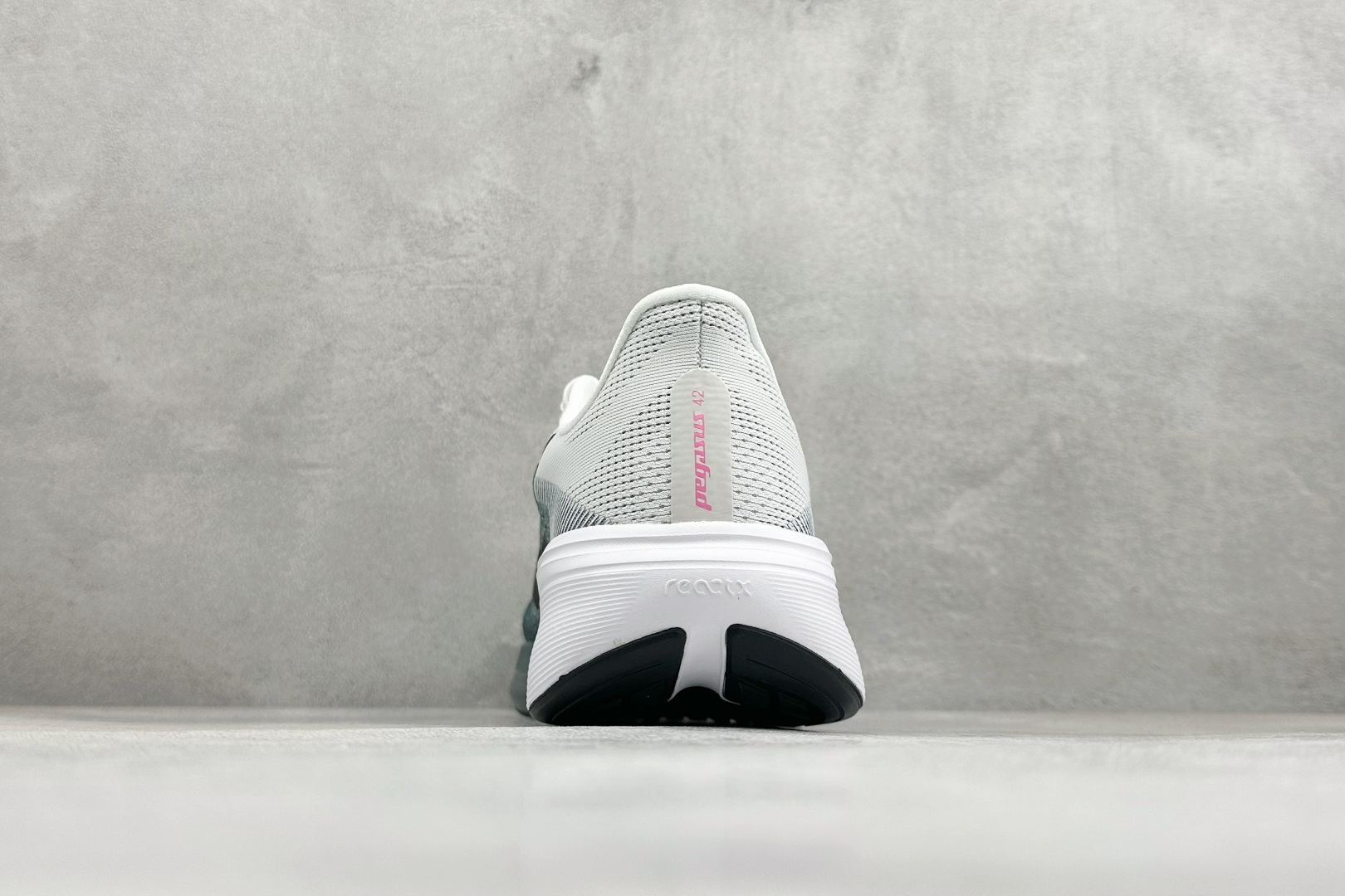 Nike Air Zoom Pegasus 42 耐克网面透气轻便耐磨跑鞋 货号：IB1873-110 尺码：39-48