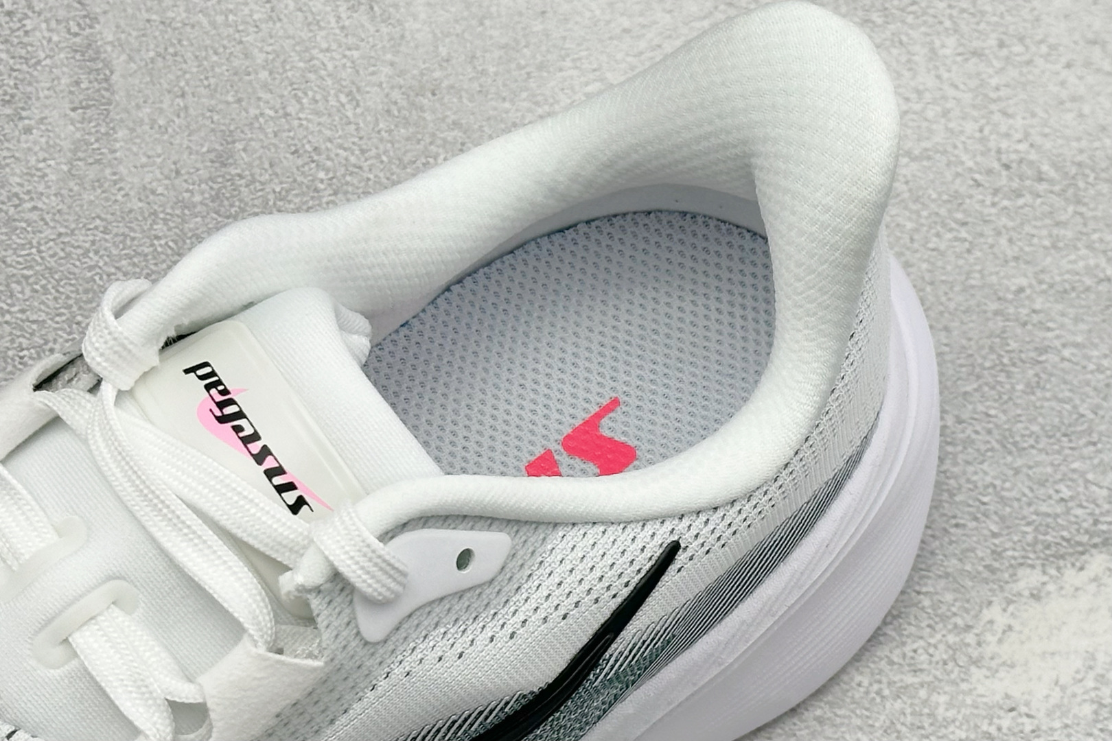 Nike Air Zoom Pegasus 42 耐克网面透气轻便耐磨跑鞋 货号：IB1873-110 尺码：39-48