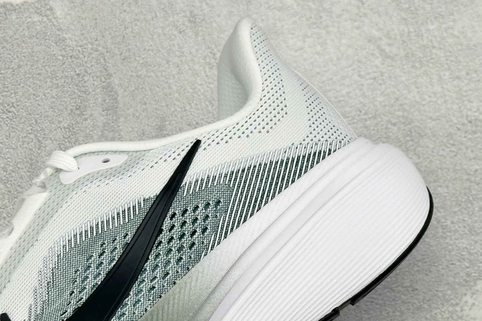 Nike Air Zoom Pegasus 42 耐克网面透气轻便耐磨跑鞋 货号：IB1873-110 尺码：39-48