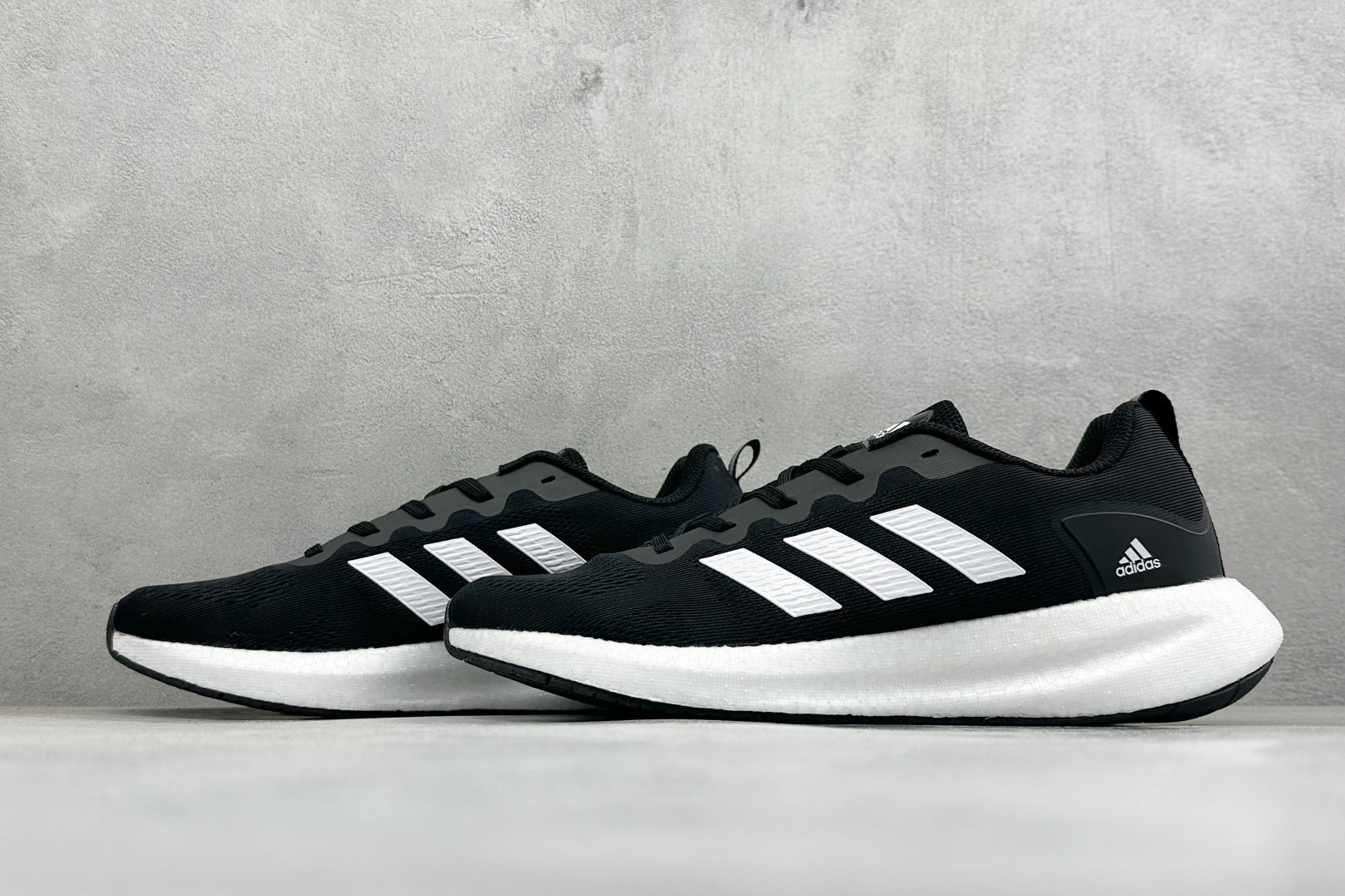 Ad Pureboost 22 H.RDY阿迪简约轻便透气爆米花休闲跑鞋 #鞋款保持独特造型以及S型后跟设计 两侧支撑条 Ad Pureboost 22 H.RDY阿迪简约轻便透气爆米花休闲跑鞋 #鞋款保持独特造型以及S型后跟设计 两侧支撑条