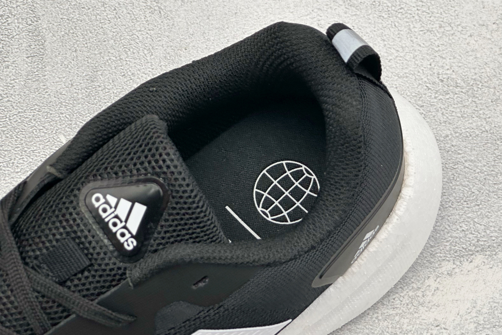 Ad Pureboost 22 H.RDY阿迪简约轻便透气爆米花休闲跑鞋 #鞋款保持独特造型以及S型后跟设计 两侧支撑条 Ad Pureboost 22 H.RDY阿迪简约轻便透气爆米花休闲跑鞋 #鞋款保持独特造型以及S型后跟设计 两侧支撑条