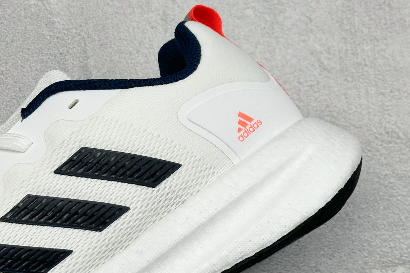 Ad Pureboost 22 H.RDY阿迪简约轻便透气爆米花休闲跑鞋 #鞋款保持独特造型以及S型后跟设计 两侧支撑条