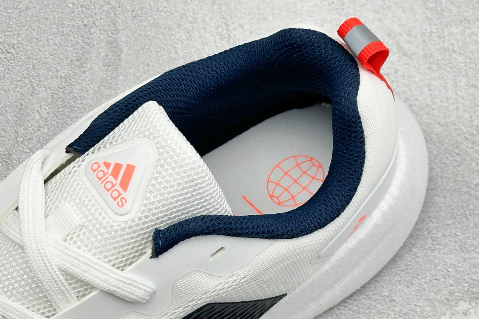 Ad Pureboost 22 H.RDY阿迪简约轻便透气爆米花休闲跑鞋 #鞋款保持独特造型以及S型后跟设计 两侧支撑条