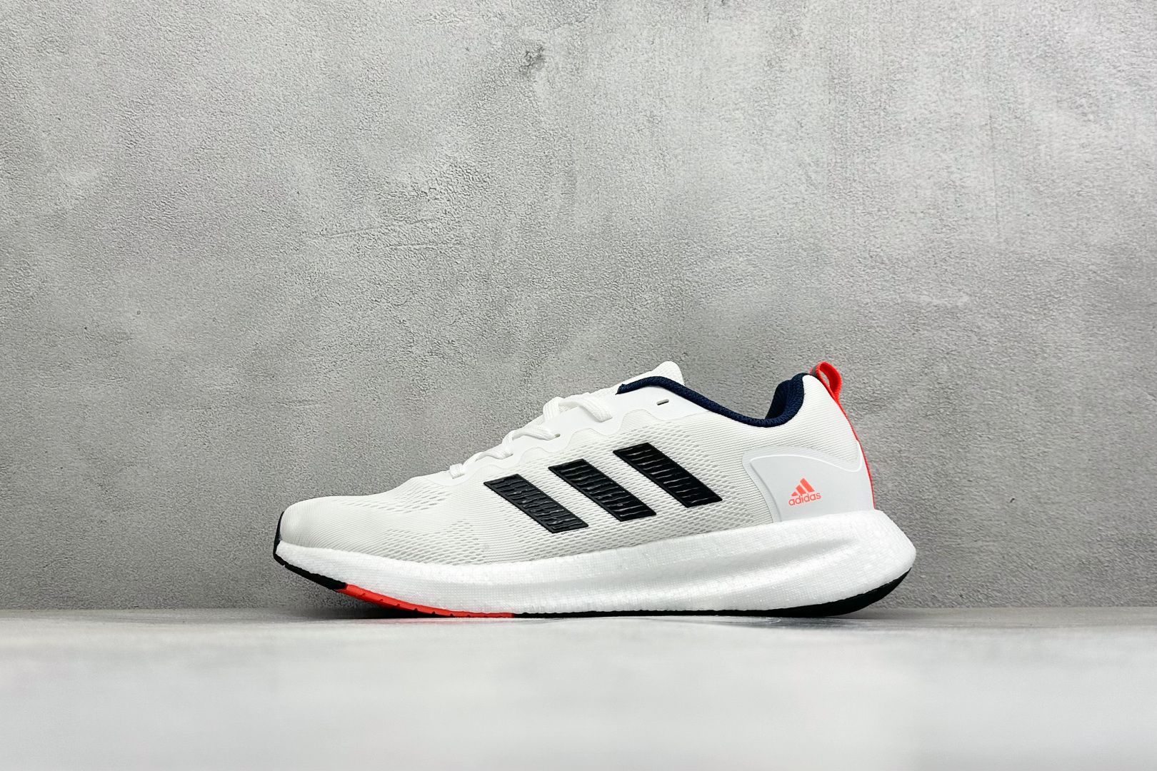 Ad Pureboost 22 H.RDY阿迪简约轻便透气爆米花休闲跑鞋 #鞋款保持独特造型以及S型后跟设计 两侧支撑条