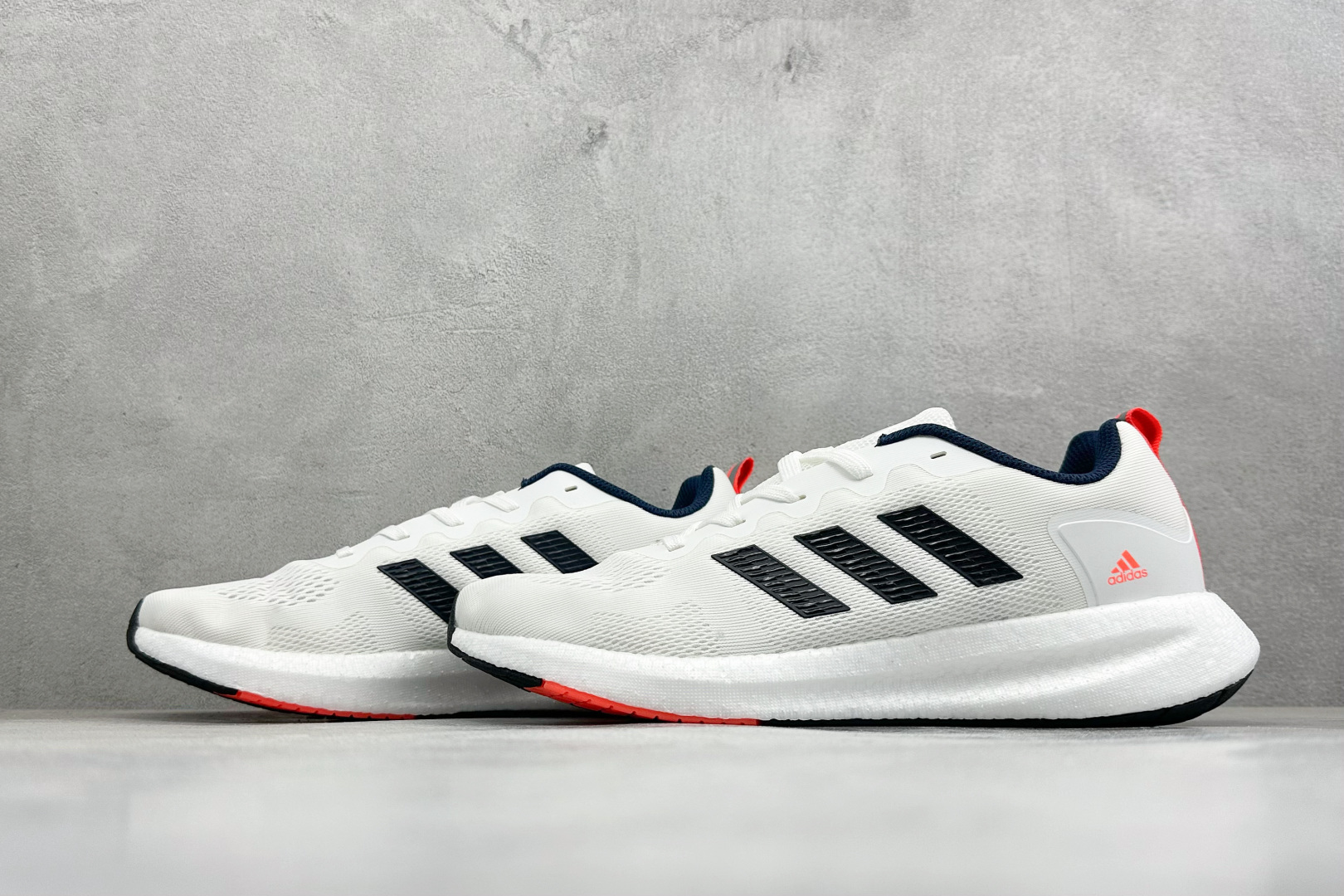 Ad Pureboost 22 H.RDY阿迪简约轻便透气爆米花休闲跑鞋 #鞋款保持独特造型以及S型后跟设计 两侧支撑条