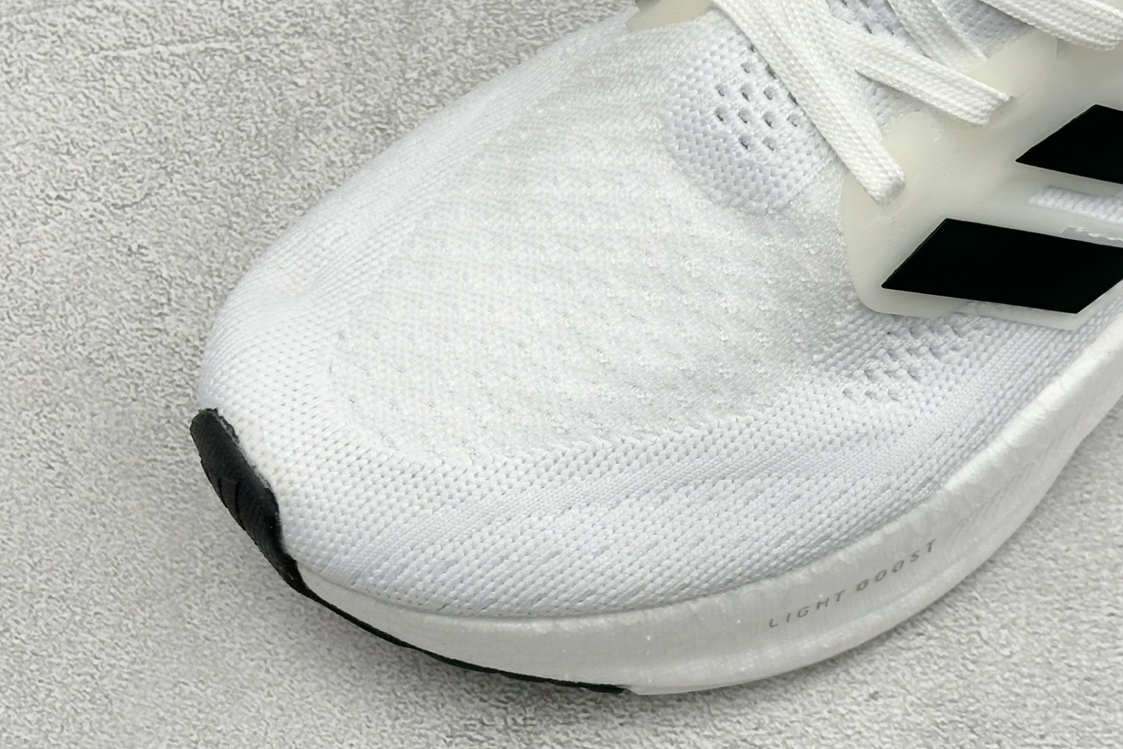 Adidas Ultraboost 5X 耐磨缓震休闲运动跑鞋 采用网材搭配反光皮革鞋面 配上Stretchweb网格外 Adidas Ultraboost 5X 耐磨缓震休闲运动跑鞋 采用网材搭配反光皮革鞋面 配上Stretchweb网格外