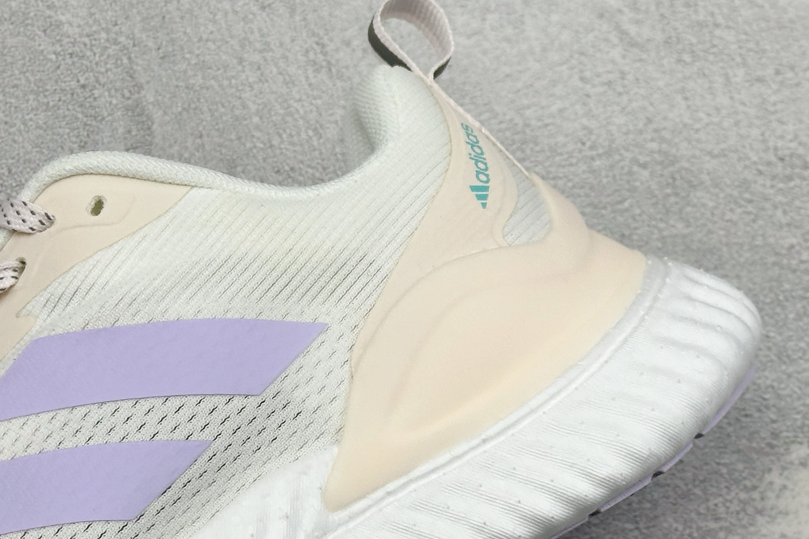 Adidas Swltch Fwd M 耐磨透气防震跑步鞋 保暖弹力透气贾卡鞋面 正确高弹轻量 发泡德国马牌橡胶大底 B
