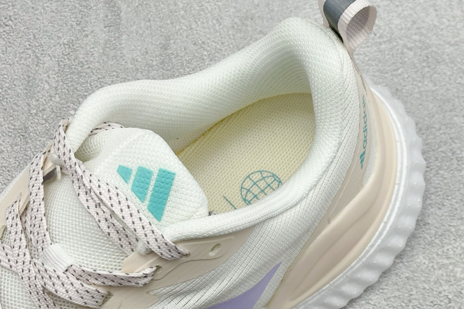 Adidas Swltch Fwd M 耐磨透气防震跑步鞋 保暖弹力透气贾卡鞋面 正确高弹轻量 发泡德国马牌橡胶大底 B