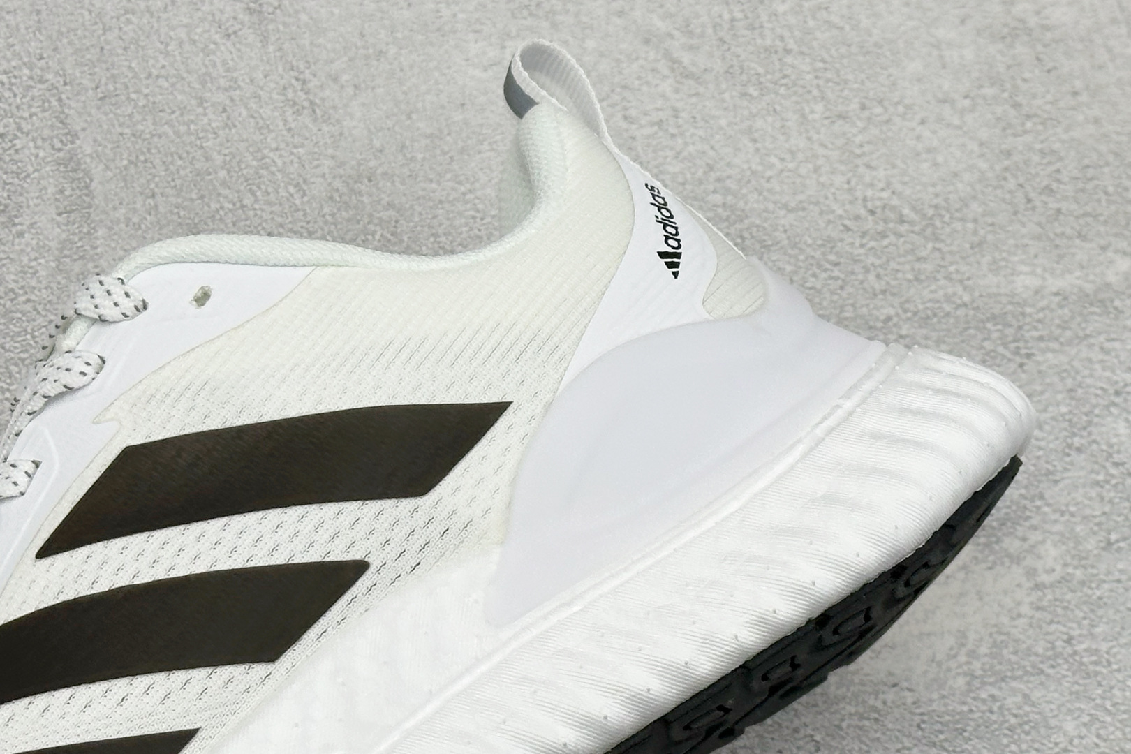 Adidas Swltch Fwd M 耐磨透气防震跑步鞋 保暖弹力透气贾卡鞋面 正确高弹轻量 发泡德国马牌橡胶大底 B
