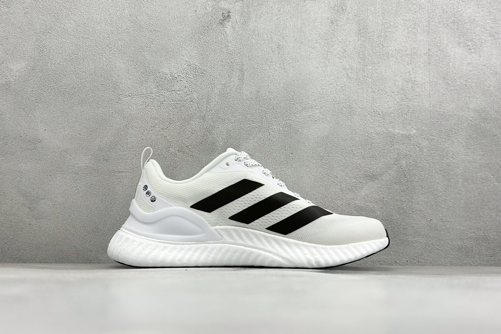 Adidas Swltch Fwd M 耐磨透气防震跑步鞋 保暖弹力透气贾卡鞋面 正确高弹轻量 发泡德国马牌橡胶大底 B