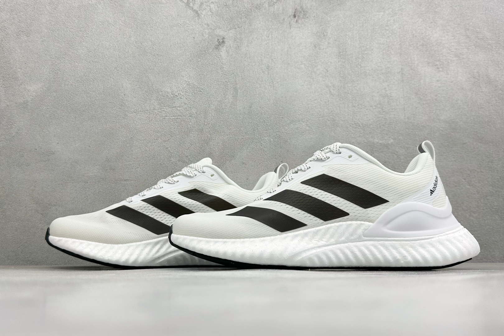 Adidas Swltch Fwd M 耐磨透气防震跑步鞋 保暖弹力透气贾卡鞋面 正确高弹轻量 发泡德国马牌橡胶大底 B