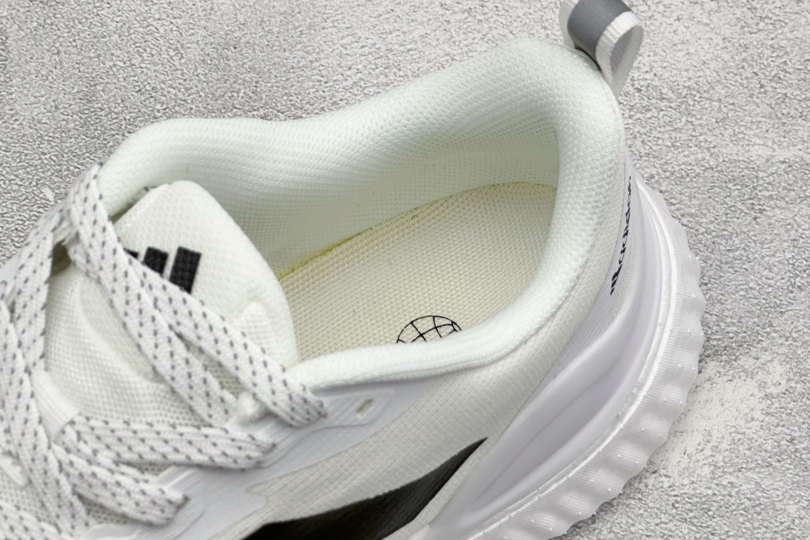 Adidas Swltch Fwd M 耐磨透气防震跑步鞋 保暖弹力透气贾卡鞋面 正确高弹轻量 发泡德国马牌橡胶大底 B