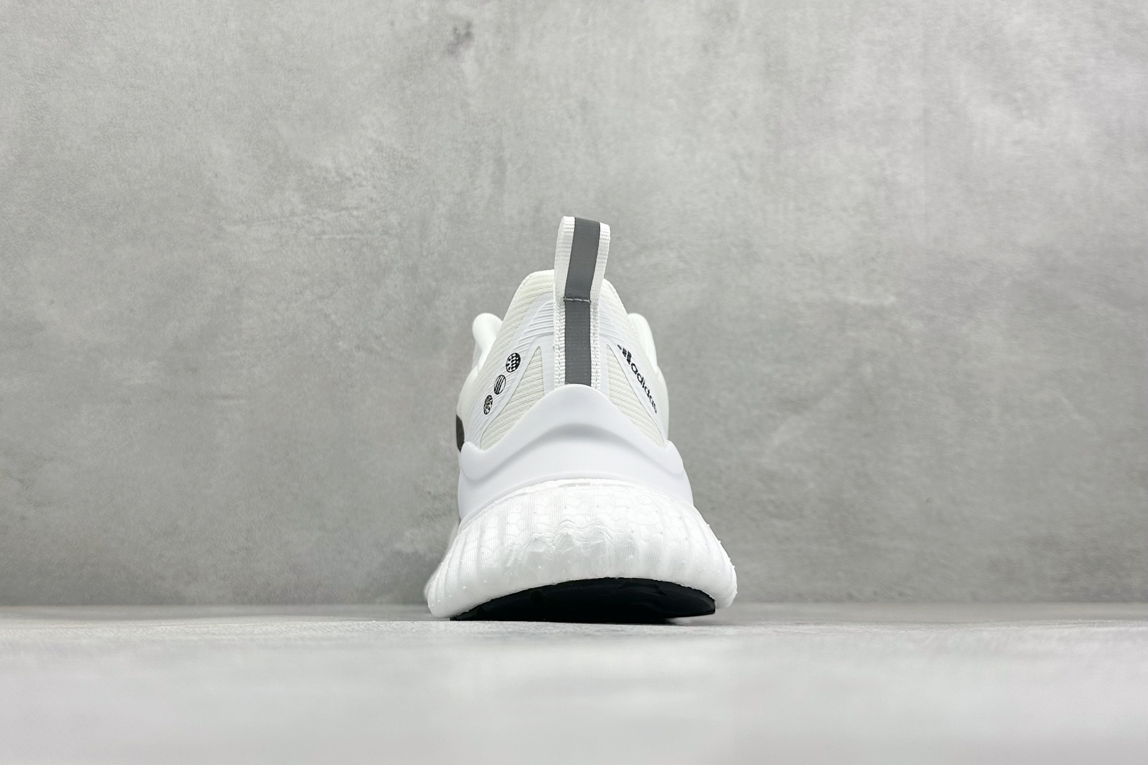 Adidas Swltch Fwd M 耐磨透气防震跑步鞋 保暖弹力透气贾卡鞋面 正确高弹轻量 发泡德国马牌橡胶大底 B