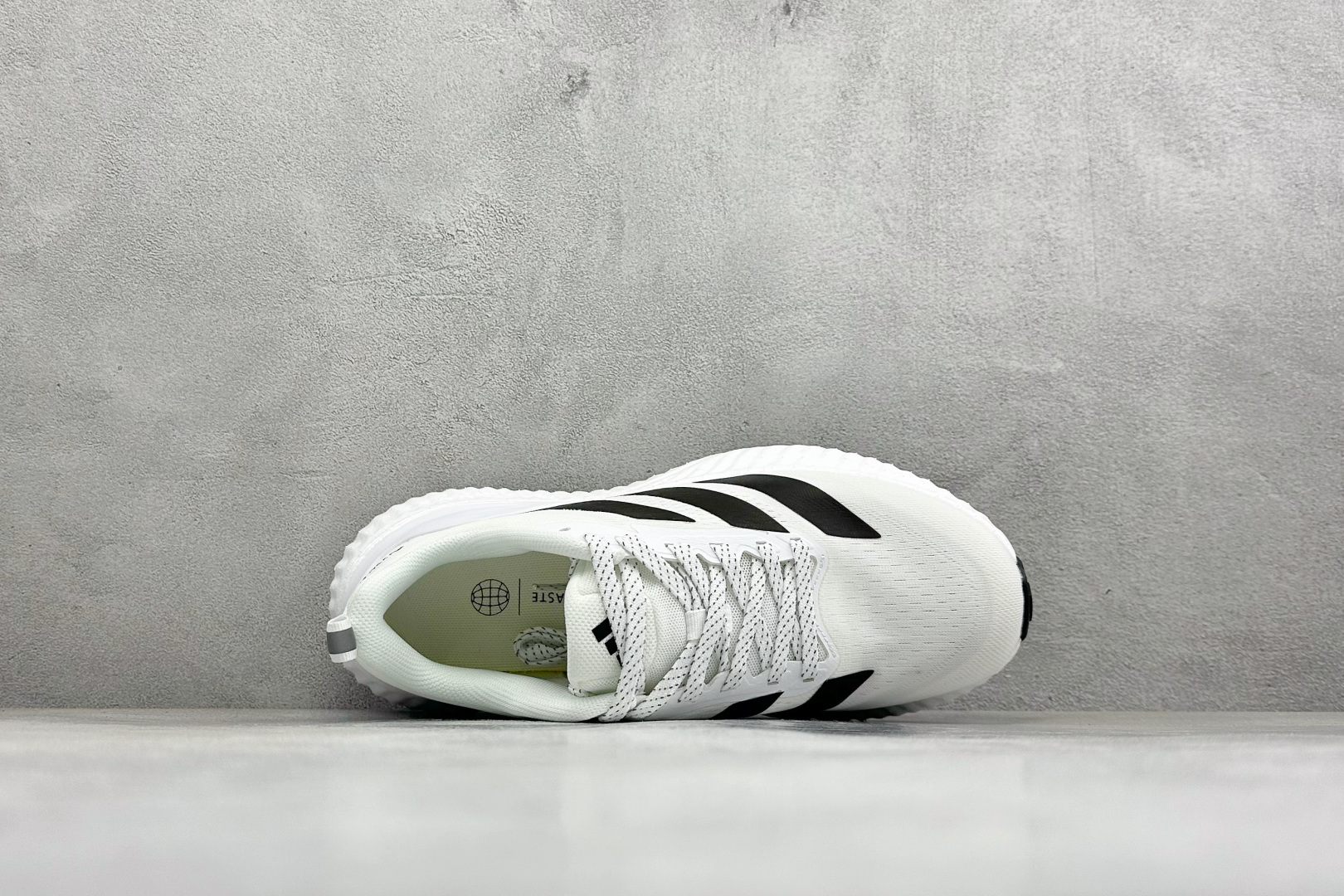 Adidas Swltch Fwd M 耐磨透气防震跑步鞋 保暖弹力透气贾卡鞋面 正确高弹轻量 发泡德国马牌橡胶大底 B