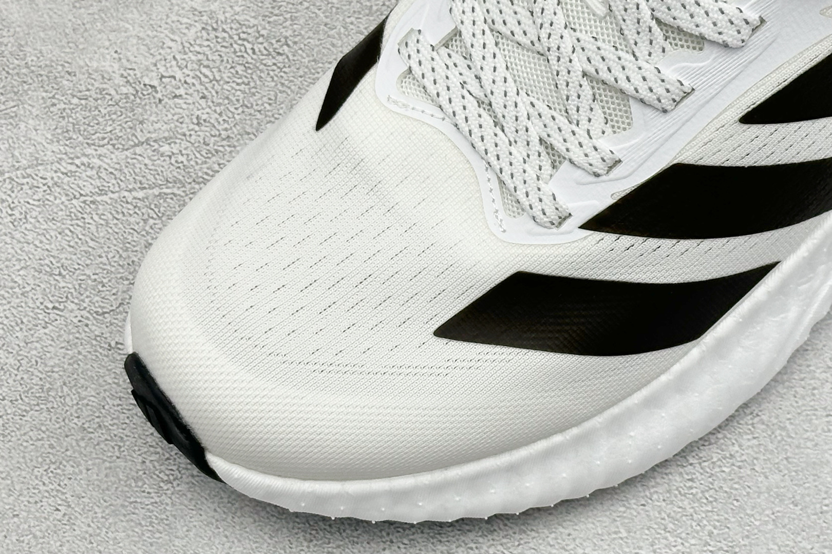Adidas Swltch Fwd M 耐磨透气防震跑步鞋 保暖弹力透气贾卡鞋面 正确高弹轻量 发泡德国马牌橡胶大底 B