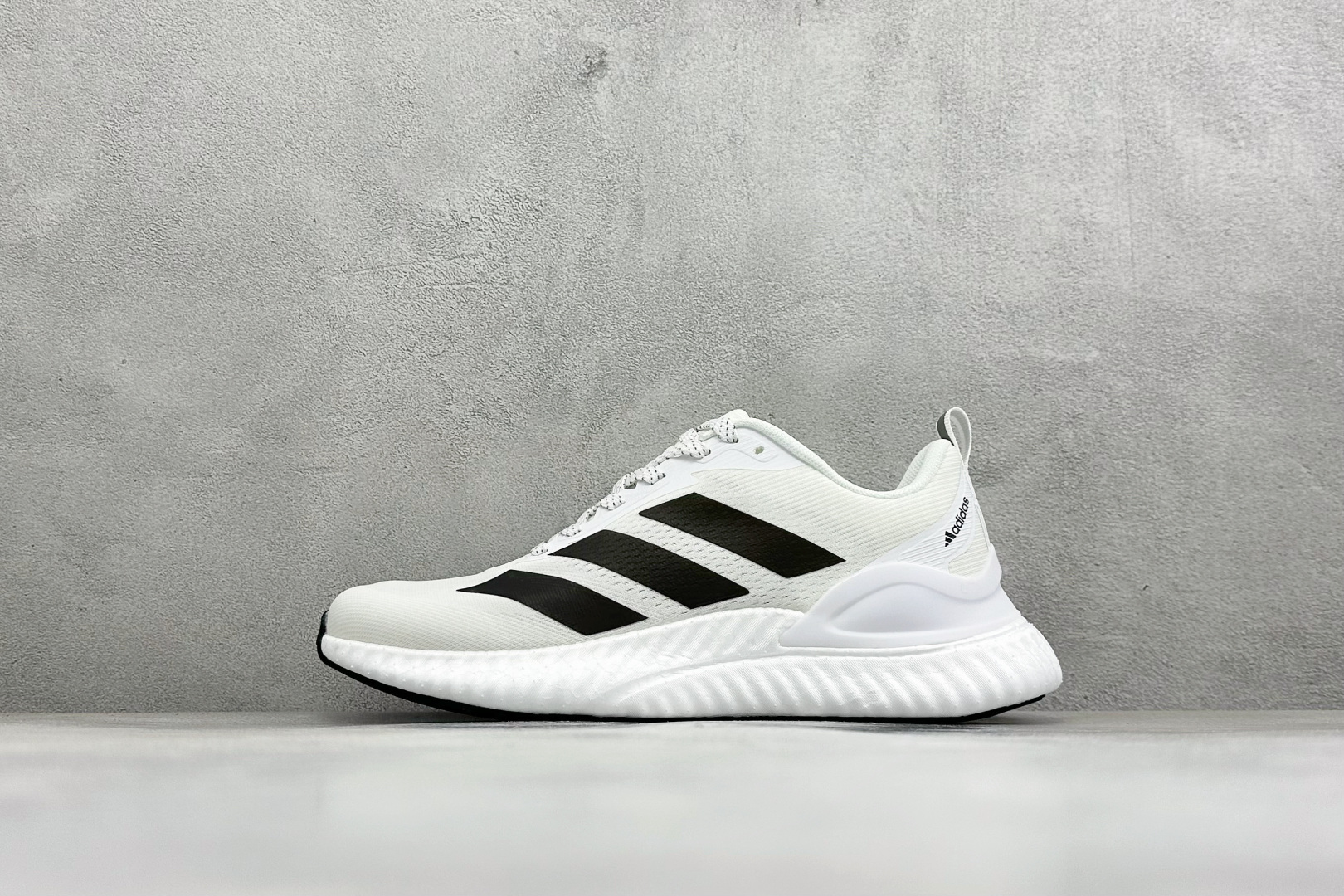 Adidas Swltch Fwd M 耐磨透气防震跑步鞋 保暖弹力透气贾卡鞋面 正确高弹轻量 发泡德国马牌橡胶大底 B