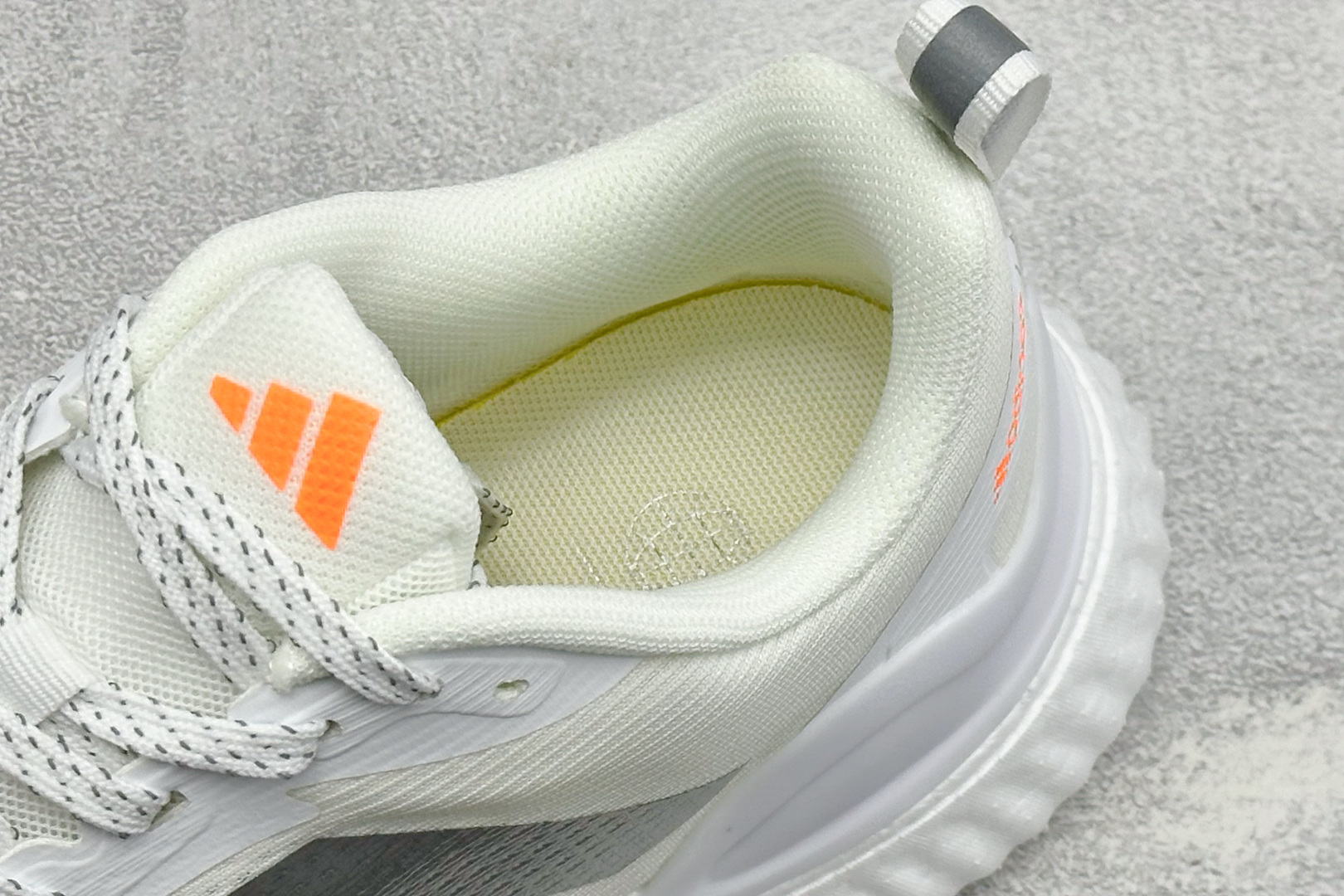 Adidas Swltch Fwd M 耐磨透气防震跑步鞋 保暖弹力透气贾卡鞋面 正确高弹轻量 发泡德国马牌橡胶大底 B Adidas Swltch Fwd M 耐磨透气防震跑步鞋 保暖弹力透气贾卡鞋面 正确高弹轻量 发泡德国马牌橡胶大底 B
