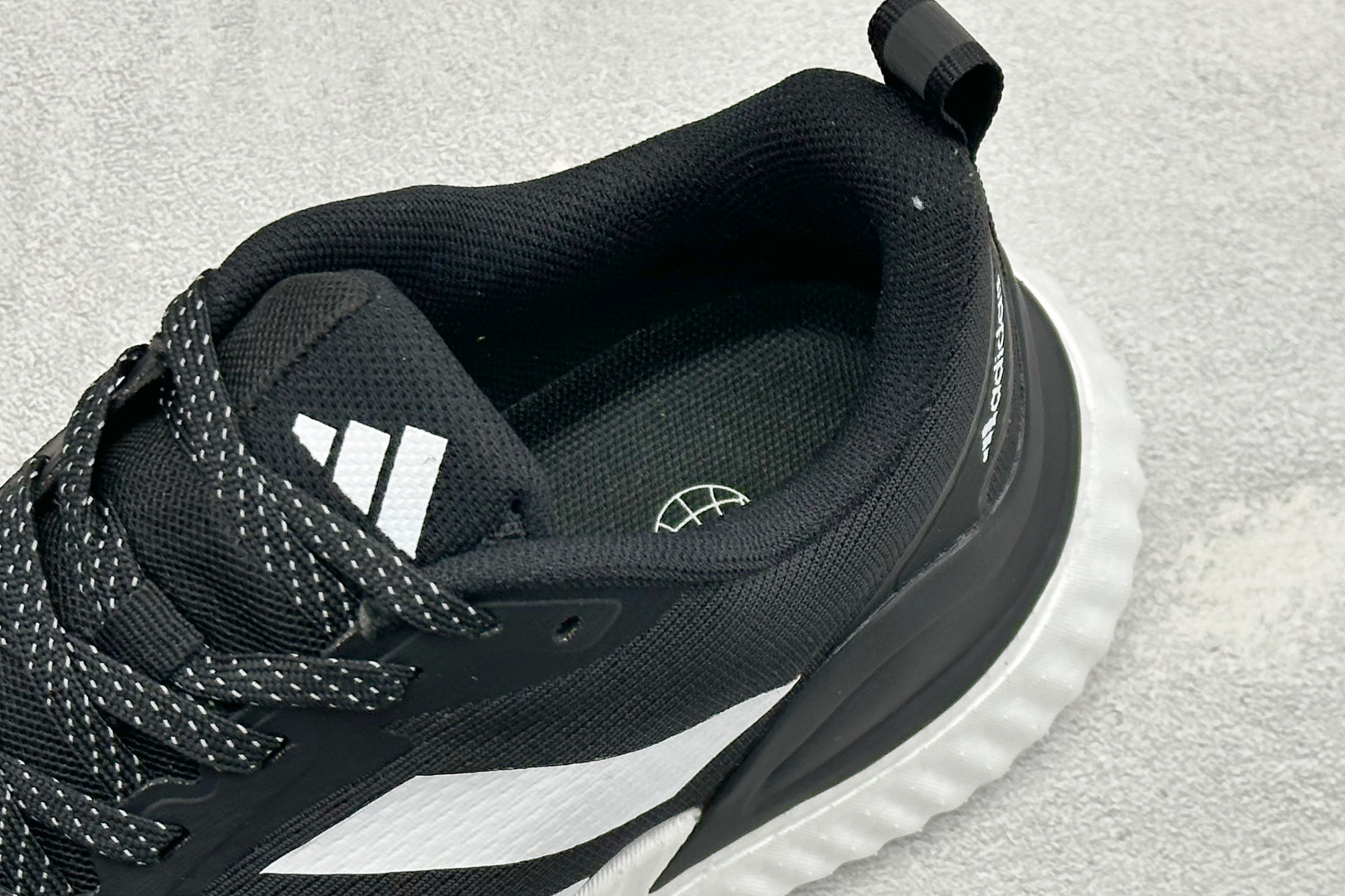 Adidas Swltch Fwd M 耐磨透气防震跑步鞋 保暖弹力透气贾卡鞋面 正确高弹轻量 发泡德国马牌橡胶大底 B
