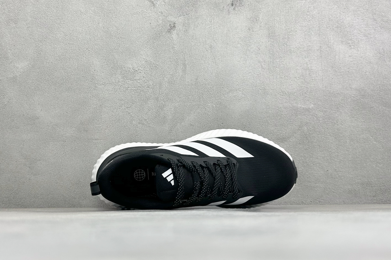 Adidas Swltch Fwd M 耐磨透气防震跑步鞋 保暖弹力透气贾卡鞋面 正确高弹轻量 发泡德国马牌橡胶大底 B