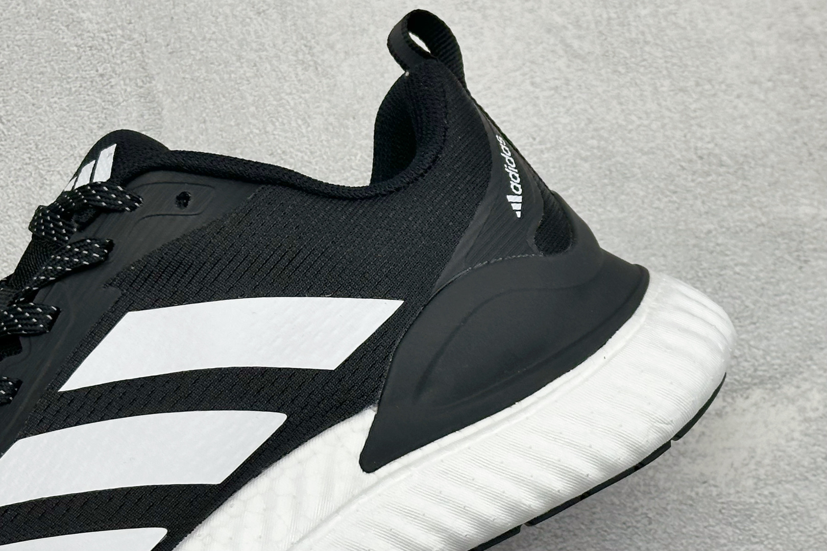 Adidas Swltch Fwd M 耐磨透气防震跑步鞋 保暖弹力透气贾卡鞋面 正确高弹轻量 发泡德国马牌橡胶大底 B