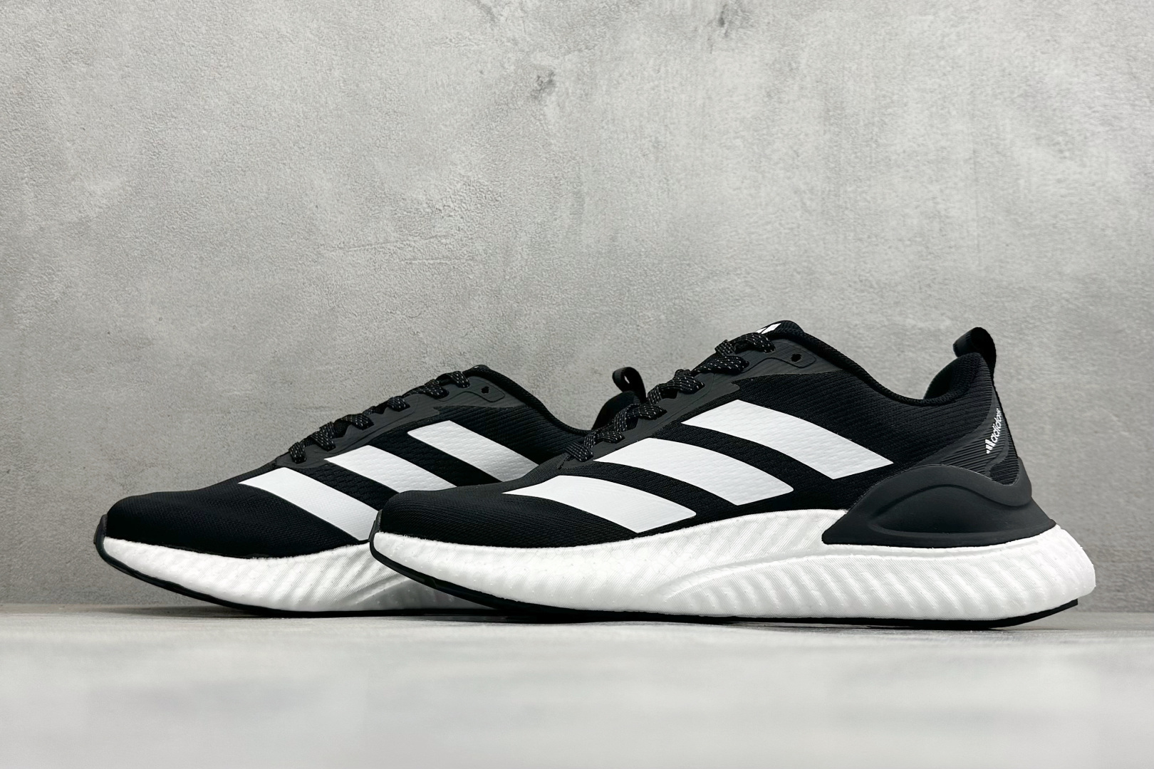 Adidas Swltch Fwd M 耐磨透气防震跑步鞋 保暖弹力透气贾卡鞋面 正确高弹轻量 发泡德国马牌橡胶大底 B
