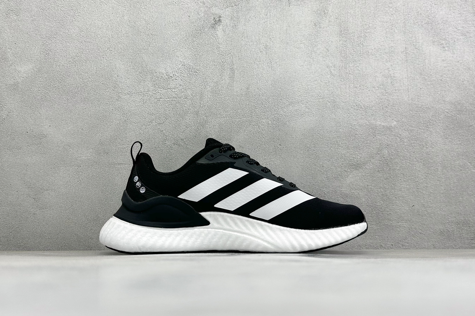 Adidas Swltch Fwd M 耐磨透气防震跑步鞋 保暖弹力透气贾卡鞋面 正确高弹轻量 发泡德国马牌橡胶大底 B