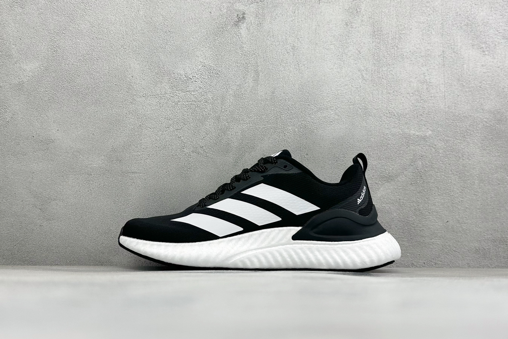 Adidas Swltch Fwd M 耐磨透气防震跑步鞋 保暖弹力透气贾卡鞋面 正确高弹轻量 发泡德国马牌橡胶大底 B