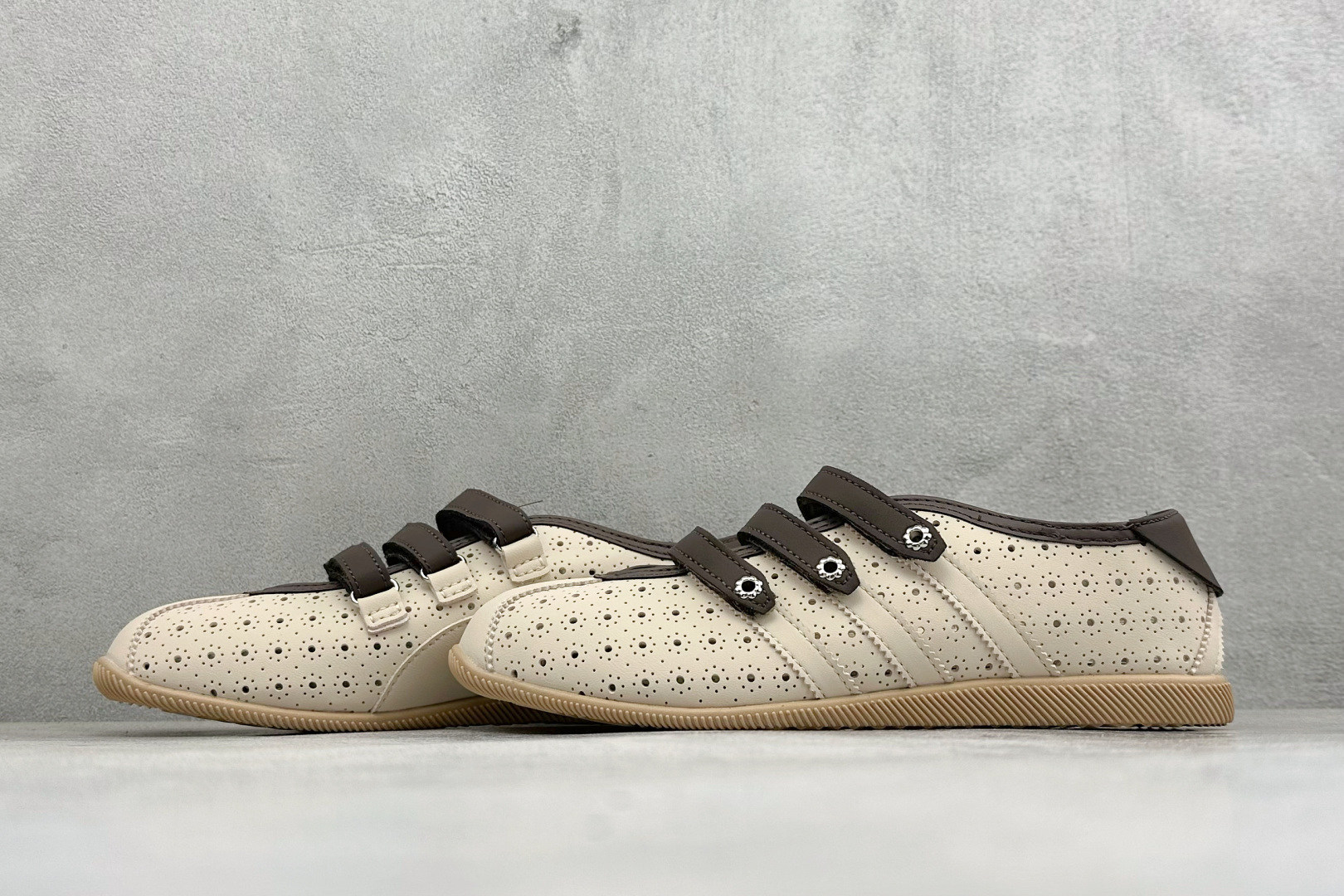 ML版Adidas Originals Anfu Trainers 三叶草 阿迪复古玛丽珍鞋 “安福” 采用粒面纤维革鞋