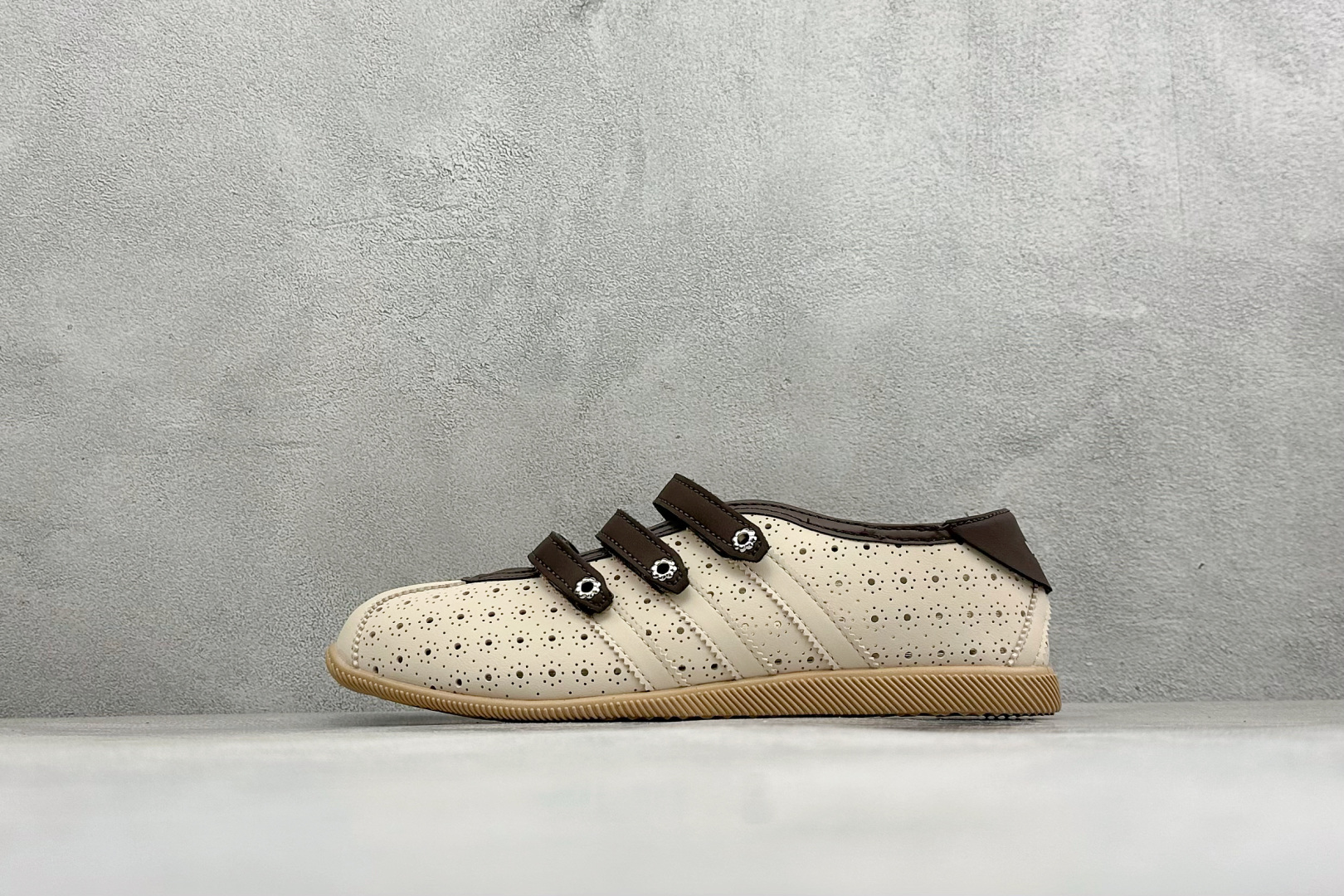ML版Adidas Originals Anfu Trainers 三叶草 阿迪复古玛丽珍鞋 “安福” 采用粒面纤维革鞋