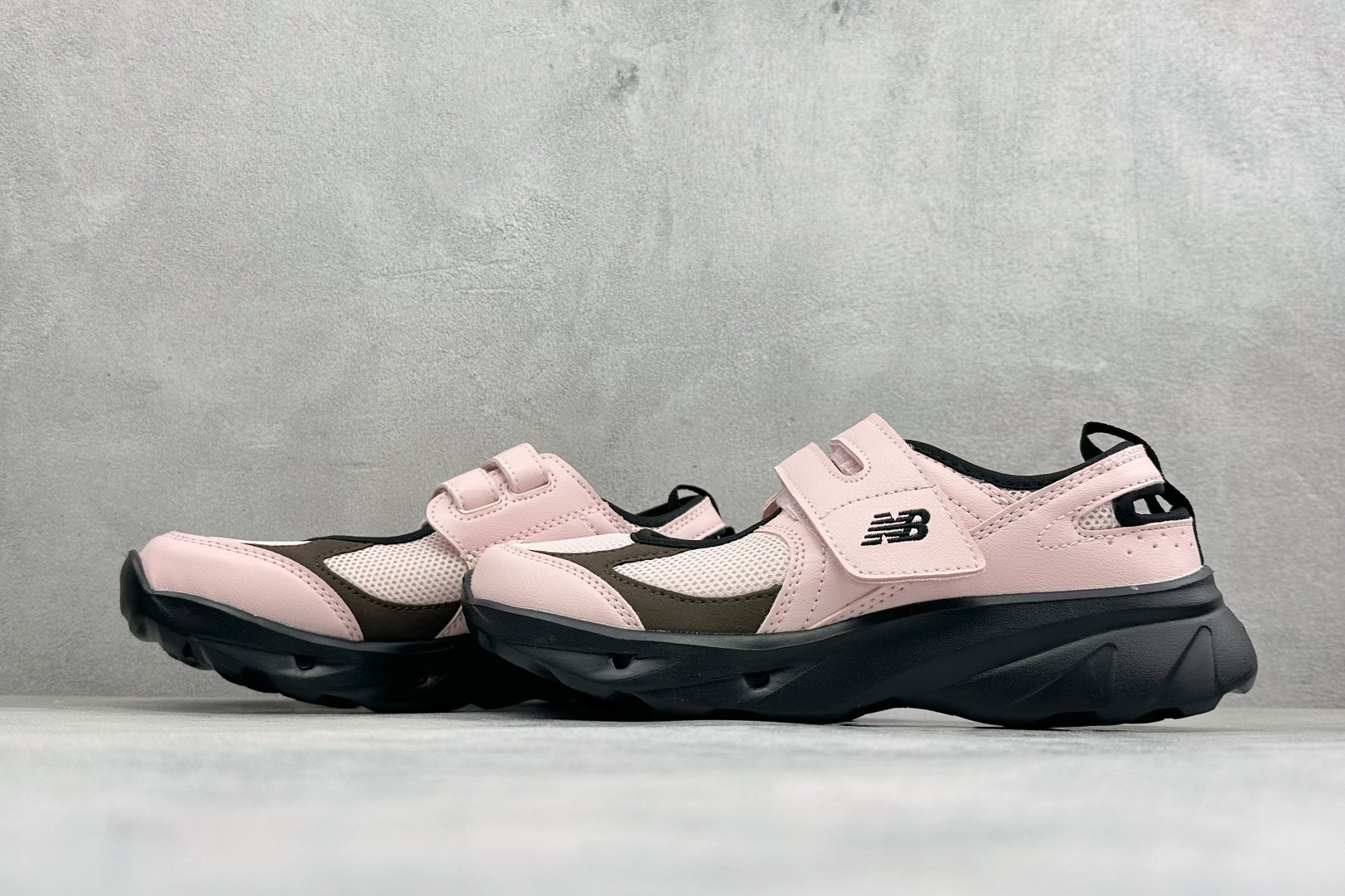 TG版新百伦New Balance NB Breeze 舒适柔软 玛丽珍 魔术贴低帮生活休闲鞋 货号：SD2202PI2
