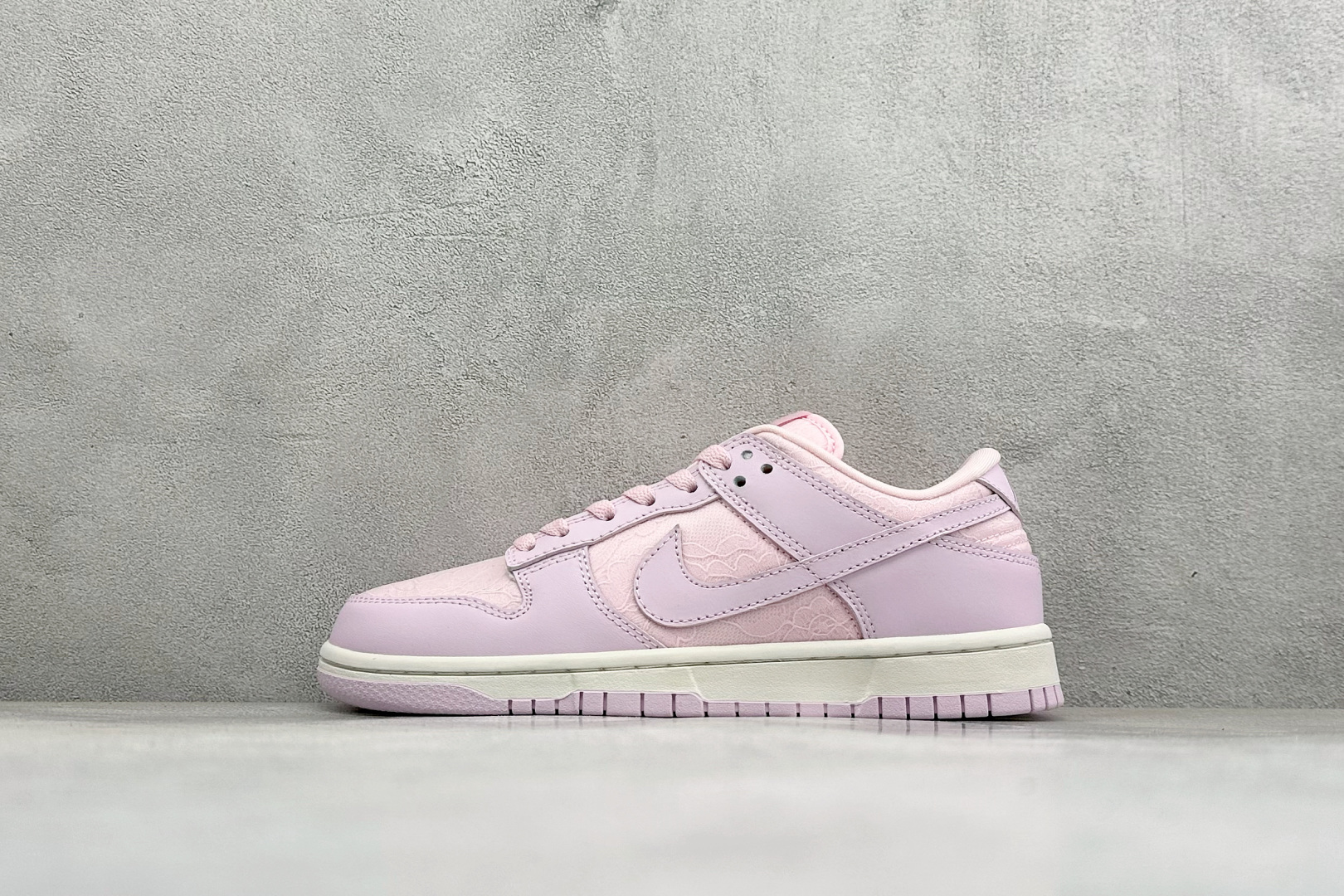 K版Nike SB Dunk Low 粉色 低帮休闲板鞋 独家版型蒸餾加工帶來的是更好的视觉和脚感体验大厂纯原品质出货 K版Nike SB Dunk Low 粉色 低帮休闲板鞋 独家版型蒸餾加工帶來的是更好的视觉和脚感体验大厂纯原品质出货