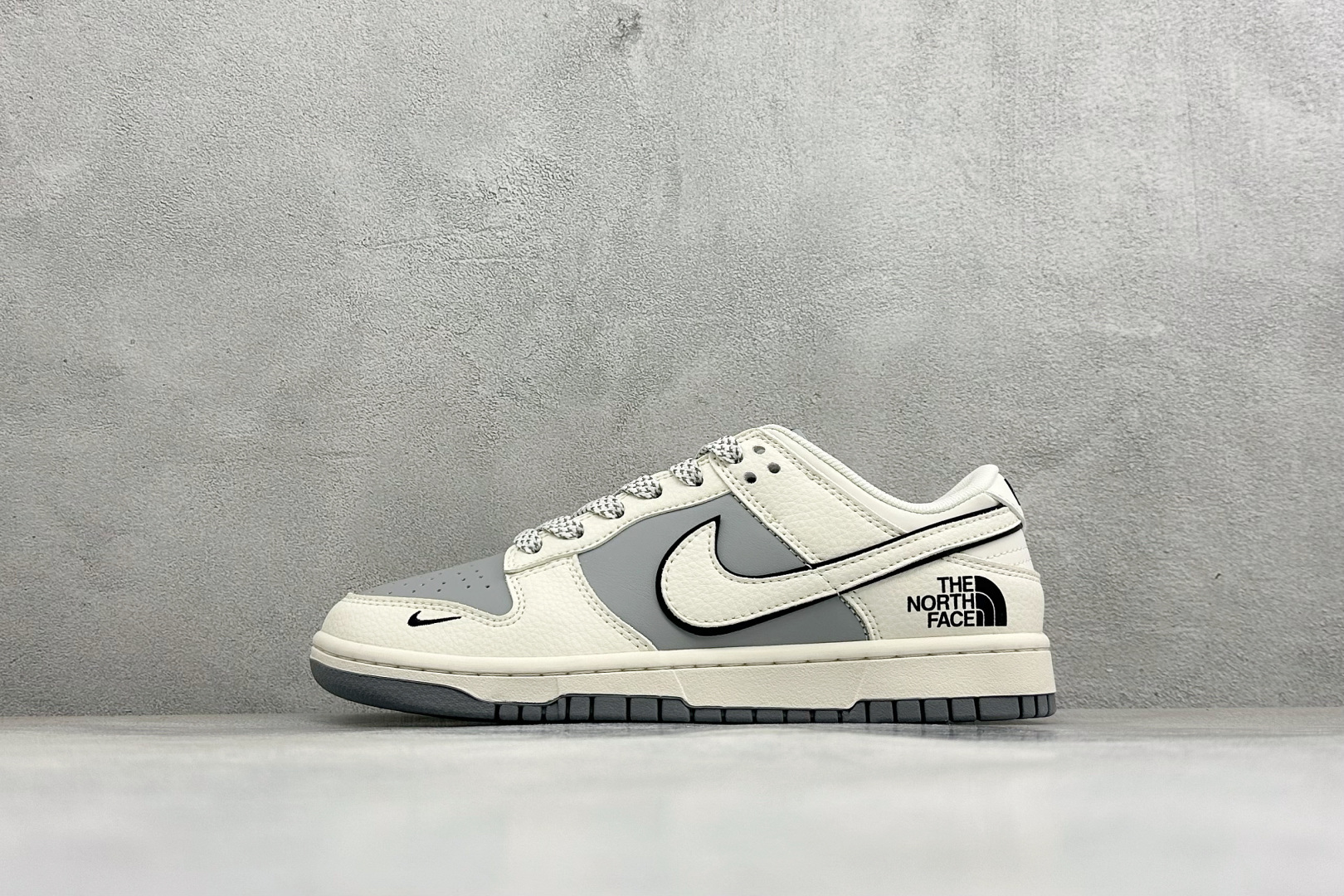 福利特价 Nike Dunk Low Retro 联名 周年高端定制 低帮休闲板鞋 #定制鞋盒 大厂纯原品质出货 超高清 福利特价 Nike Dunk Low Retro 联名 周年高端定制 低帮休闲板鞋 #定制鞋盒 大厂纯原品质出货 超高清
