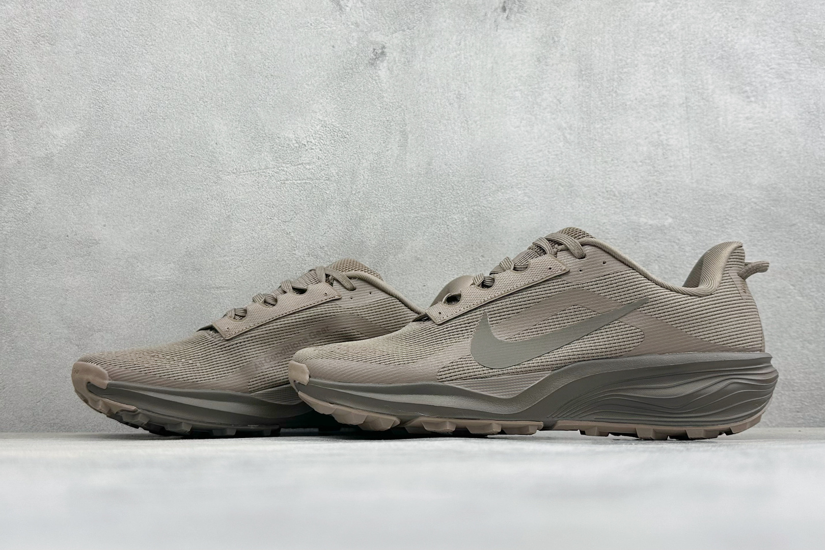 XL版NK ACG Pegasus Trail 轻便缓震 舒适贴合越野跑步鞋 鞋面采用工程织网面料 透气不闷脚 鞋身线条 XL版NK ACG Pegasus Trail 轻便缓震 舒适贴合越野跑步鞋 鞋面采用工程织网面料 透气不闷脚 鞋身线条