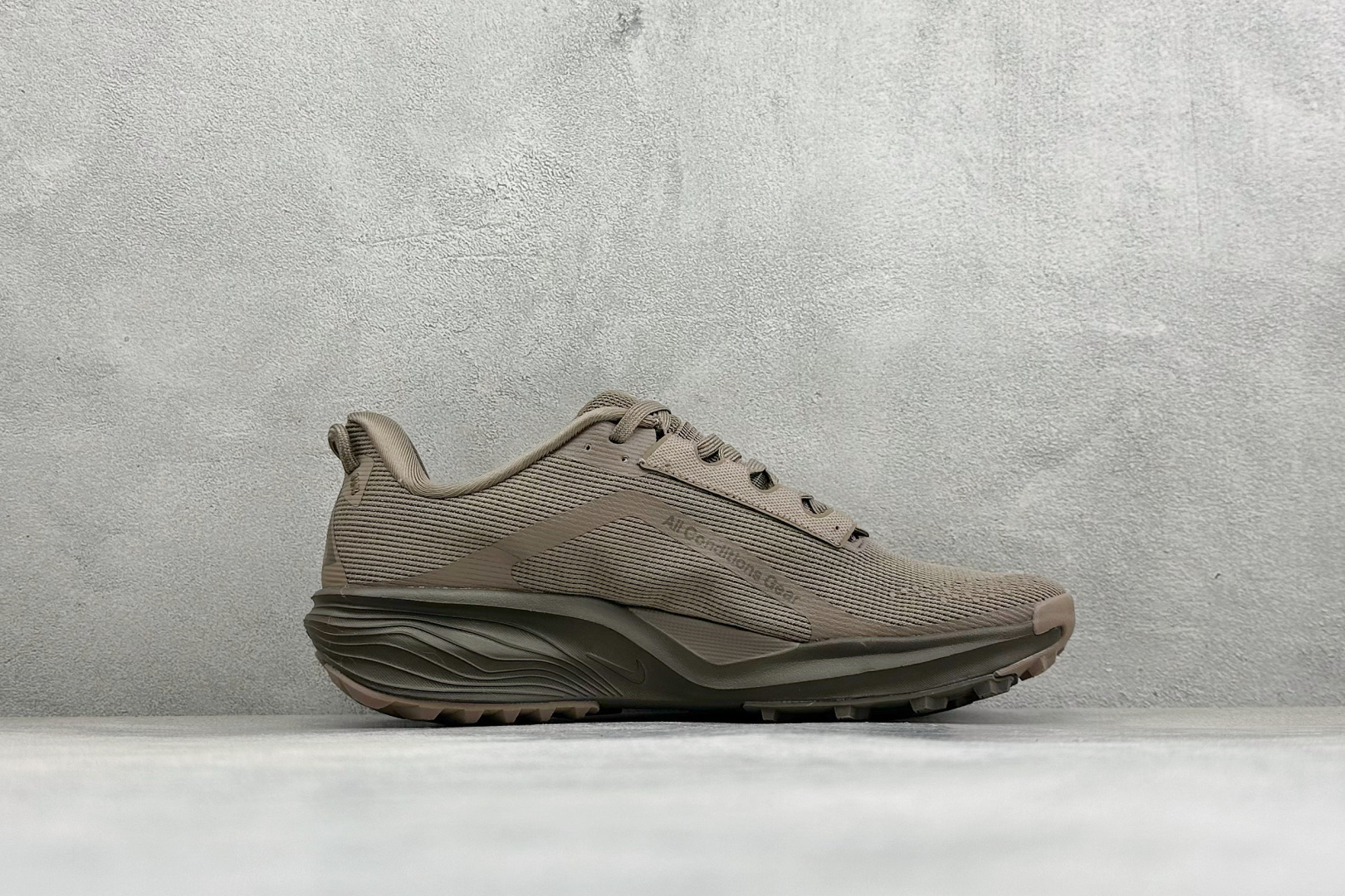 XL版NK ACG Pegasus Trail 轻便缓震 舒适贴合越野跑步鞋 鞋面采用工程织网面料 透气不闷脚 鞋身线条 XL版NK ACG Pegasus Trail 轻便缓震 舒适贴合越野跑步鞋 鞋面采用工程织网面料 透气不闷脚 鞋身线条