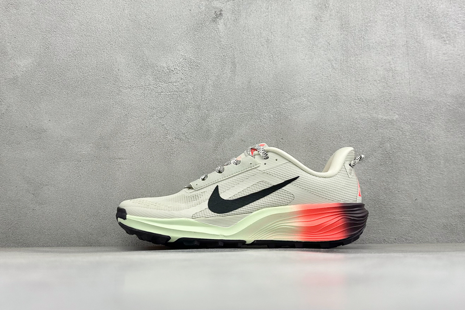 XL版NK ACG Pegasus Trail 轻便缓震 舒适贴合越野跑步鞋 鞋面采用工程织网面料 透气不闷脚 鞋身线条