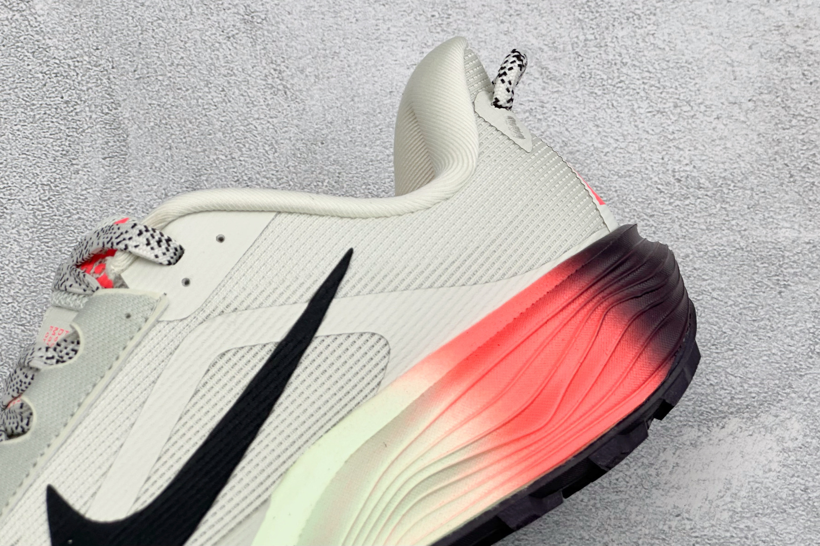 XL版NK ACG Pegasus Trail 轻便缓震 舒适贴合越野跑步鞋 鞋面采用工程织网面料 透气不闷脚 鞋身线条