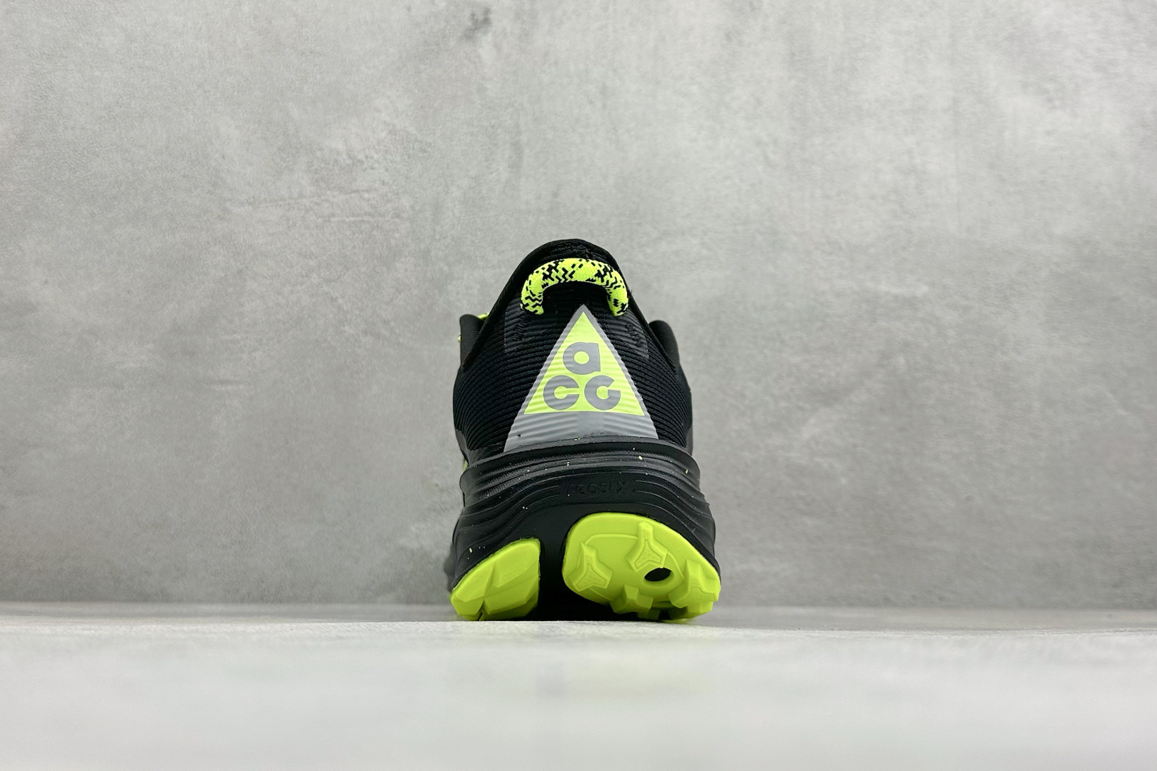 XL版NK ACG Pegasus Trail 轻便缓震 舒适贴合越野跑步鞋 鞋面采用工程织网面料 透气不闷脚 鞋身线条