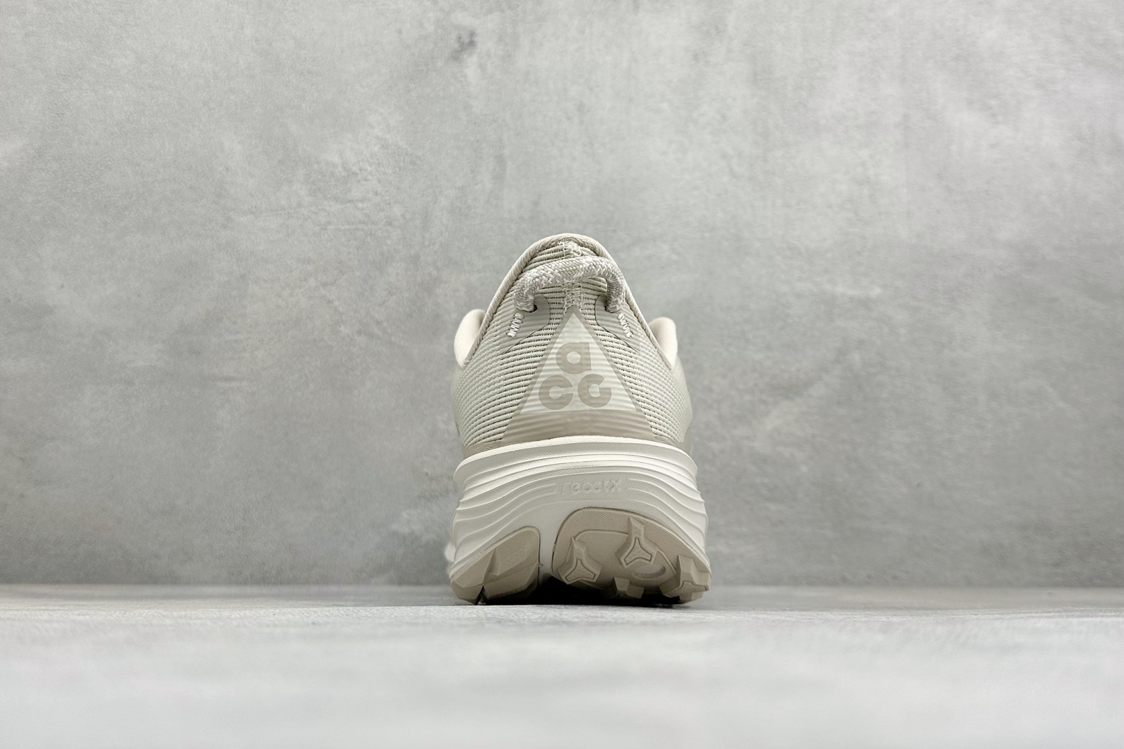 XL版NK ACG Pegasus Trail 轻便缓震 舒适贴合越野跑步鞋 鞋面采用工程织网面料 透气不闷脚 鞋身线条
