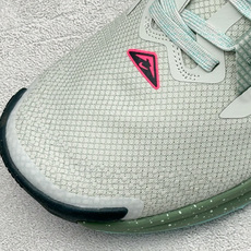 Nike REACTX PEGASUS TRAIL 5 GTX 越野跑步鞋 兼顾迅疾外观和稳固脚感 后跟覆面和中足动态支 Nike REACTX PEGASUS TRAIL 5 GTX 越野跑步鞋 兼顾迅疾外观和稳固脚感 后跟覆面和中足动态支