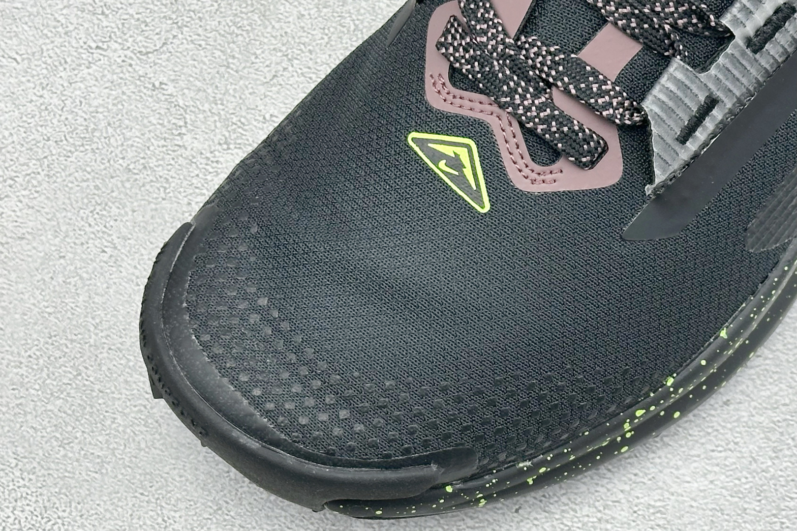 Nike REACTX PEGASUS TRAIL 5 GTX 越野跑步鞋 兼顾迅疾外观和稳固脚感 后跟覆面和中足动态支